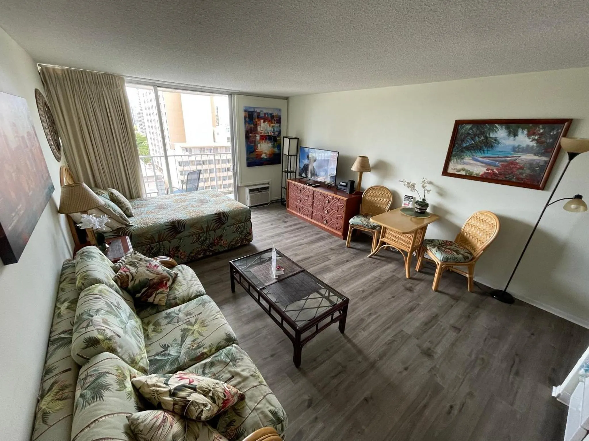 Tropical Studios at Marine Surf Waikiki - FREE PARKING - BEST LOCATION - FULL KITCHEN - SWIMMING POOL