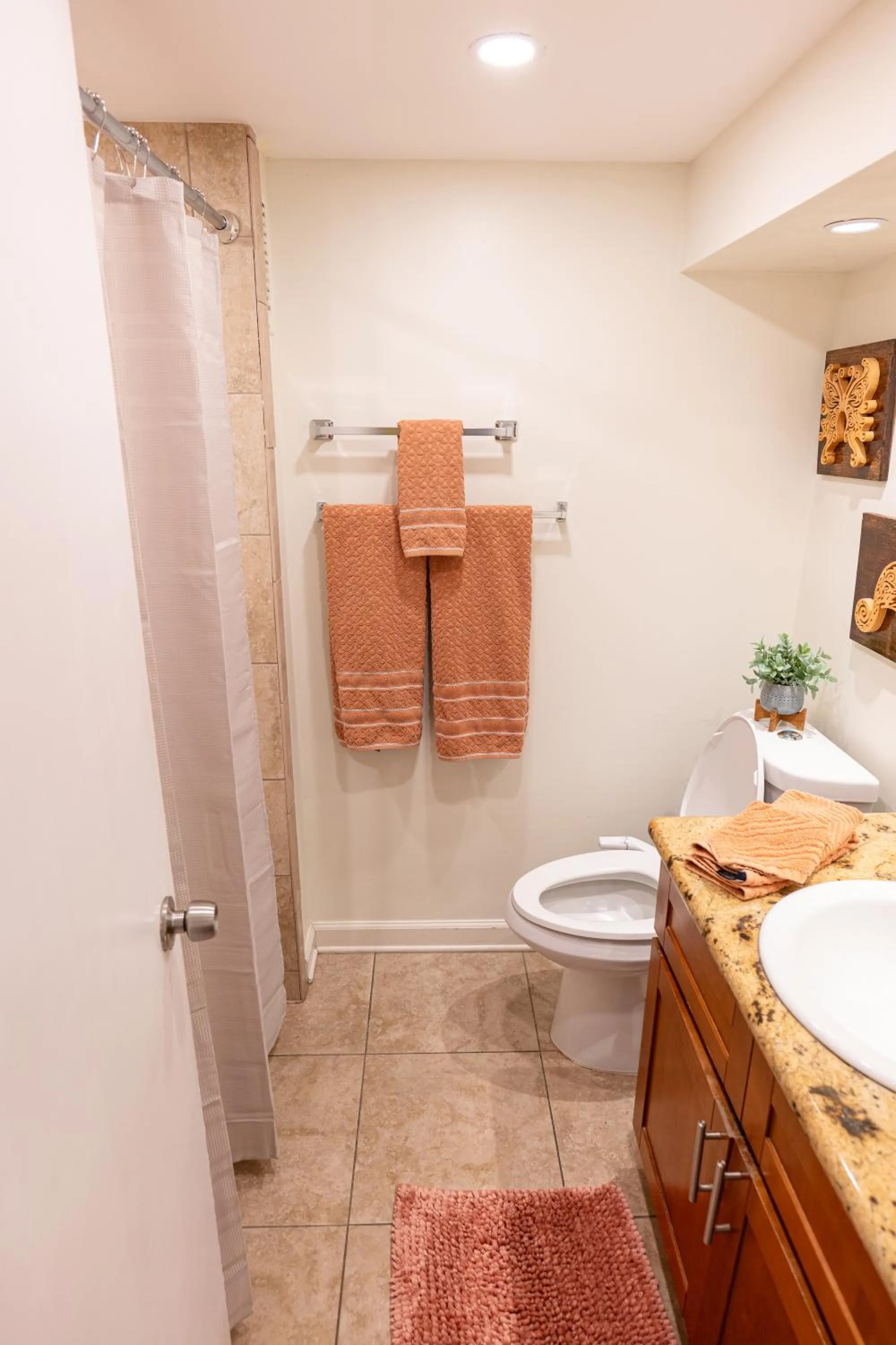 Tropical Studios at Marine Surf Waikiki - FREE PARKING - BEST LOCATION - FULL KITCHEN - SWIMMING POOL