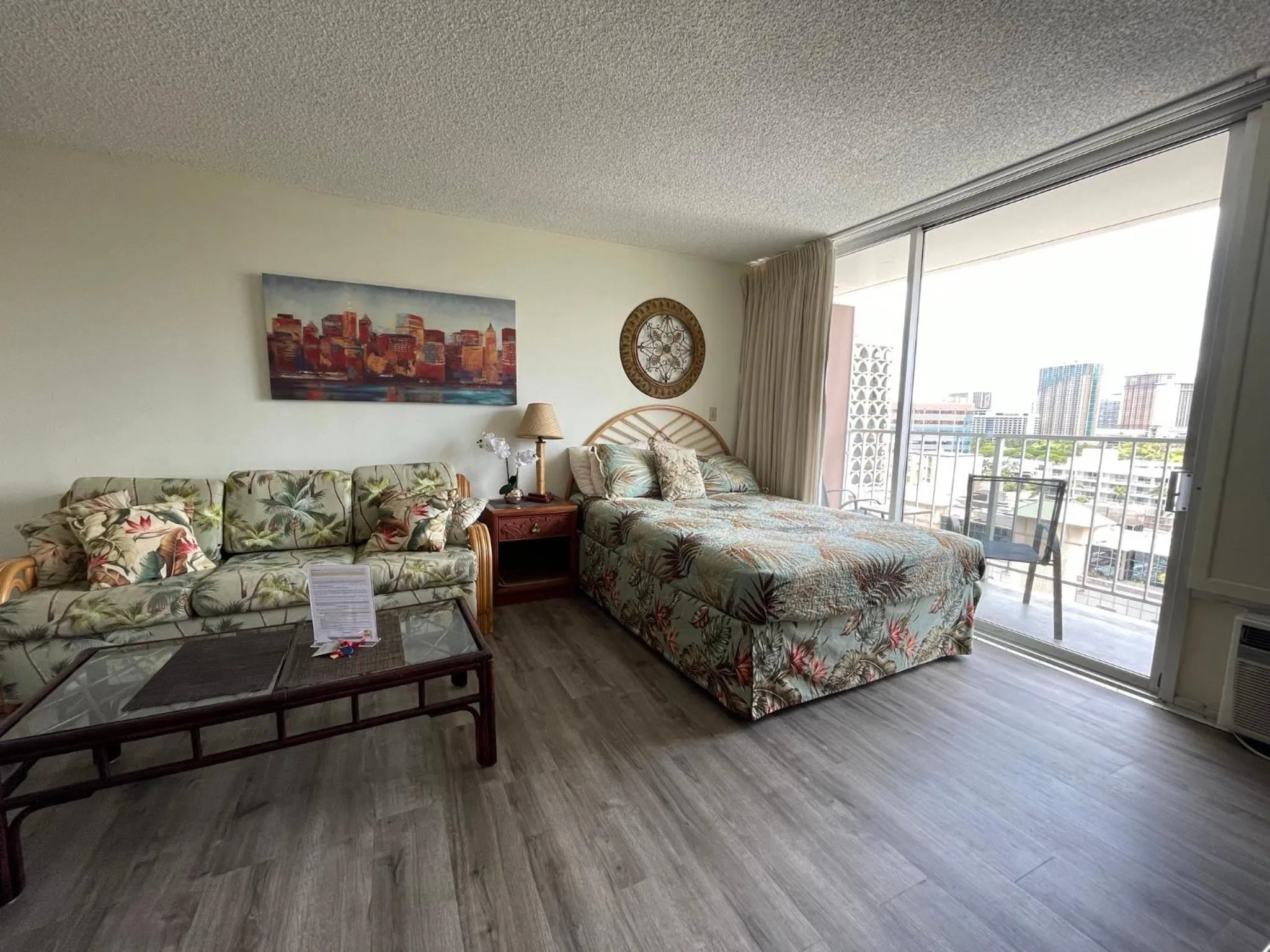 Tropical Studios at Marine Surf Waikiki - FREE PARKING - BEST LOCATION - FULL KITCHEN - SWIMMING POOL