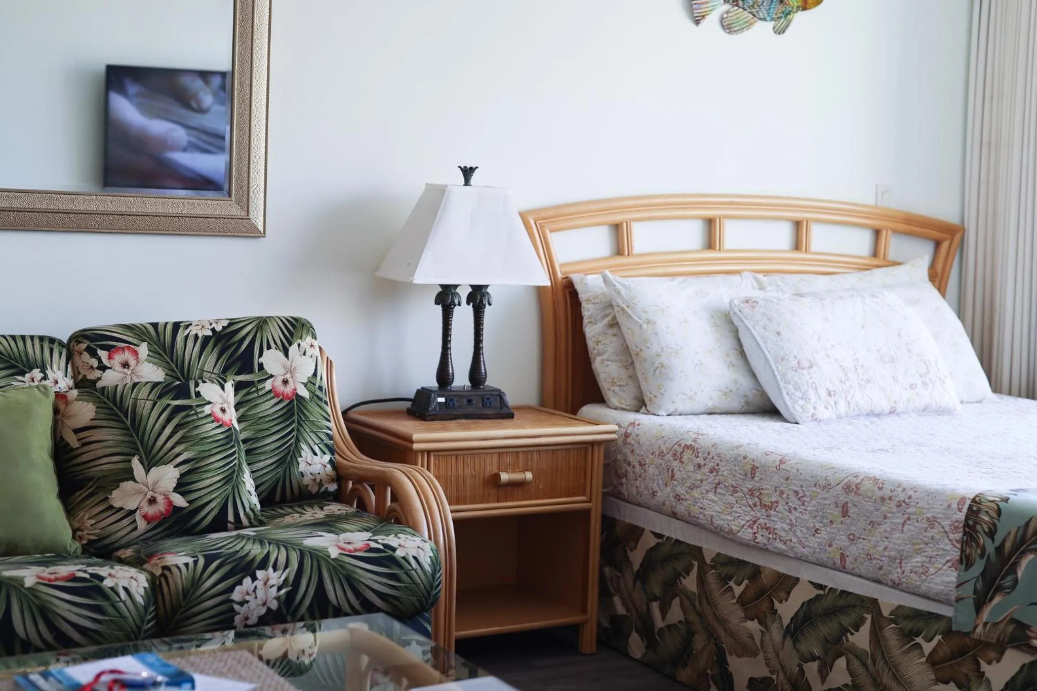 Tropical Studios at Marine Surf Waikiki - FREE PARKING - BEST LOCATION - FULL KITCHEN - SWIMMING POOL