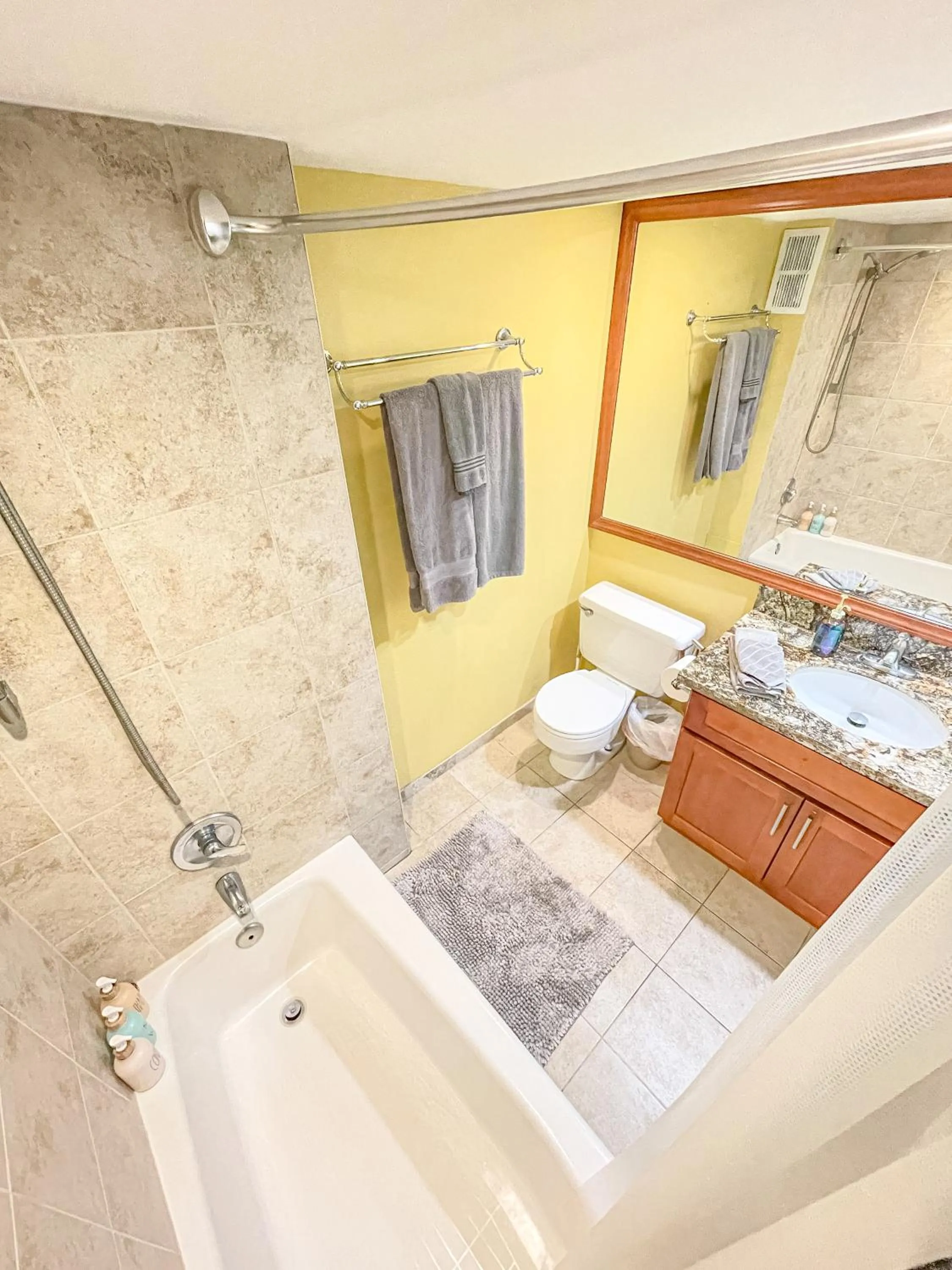 Tropical Studios at Marine Surf Waikiki - FREE PARKING - BEST LOCATION - FULL KITCHEN - SWIMMING POOL