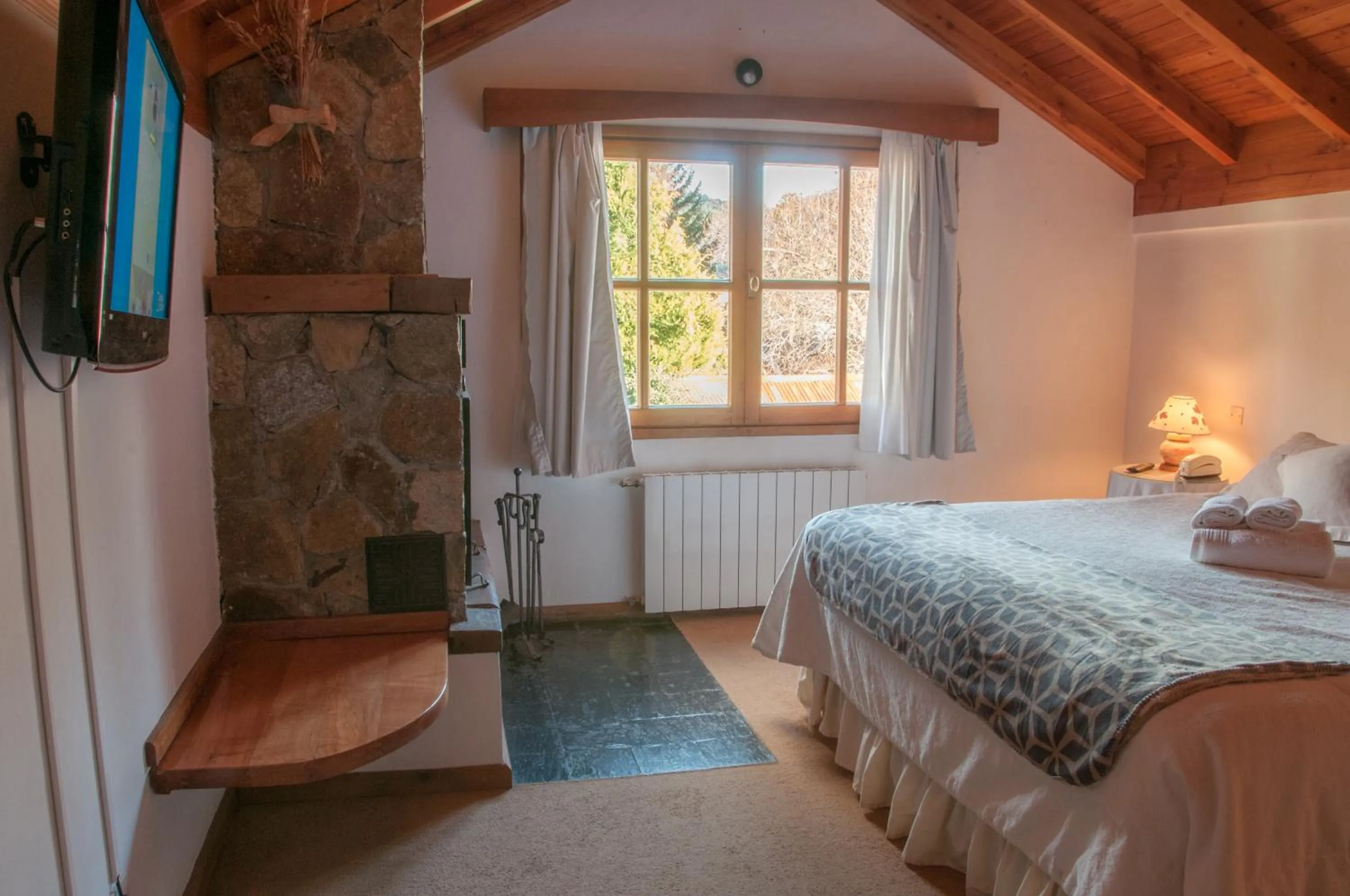 Photo of the whole room, Bed in Hostería El Arbol Duende