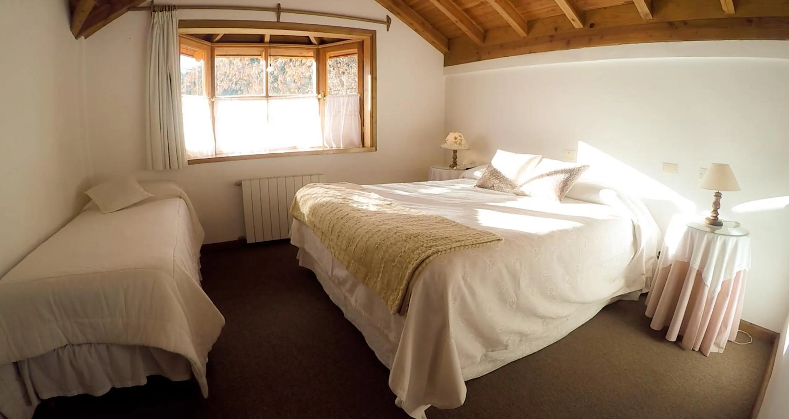 Photo of the whole room, Bed in Hostería El Arbol Duende