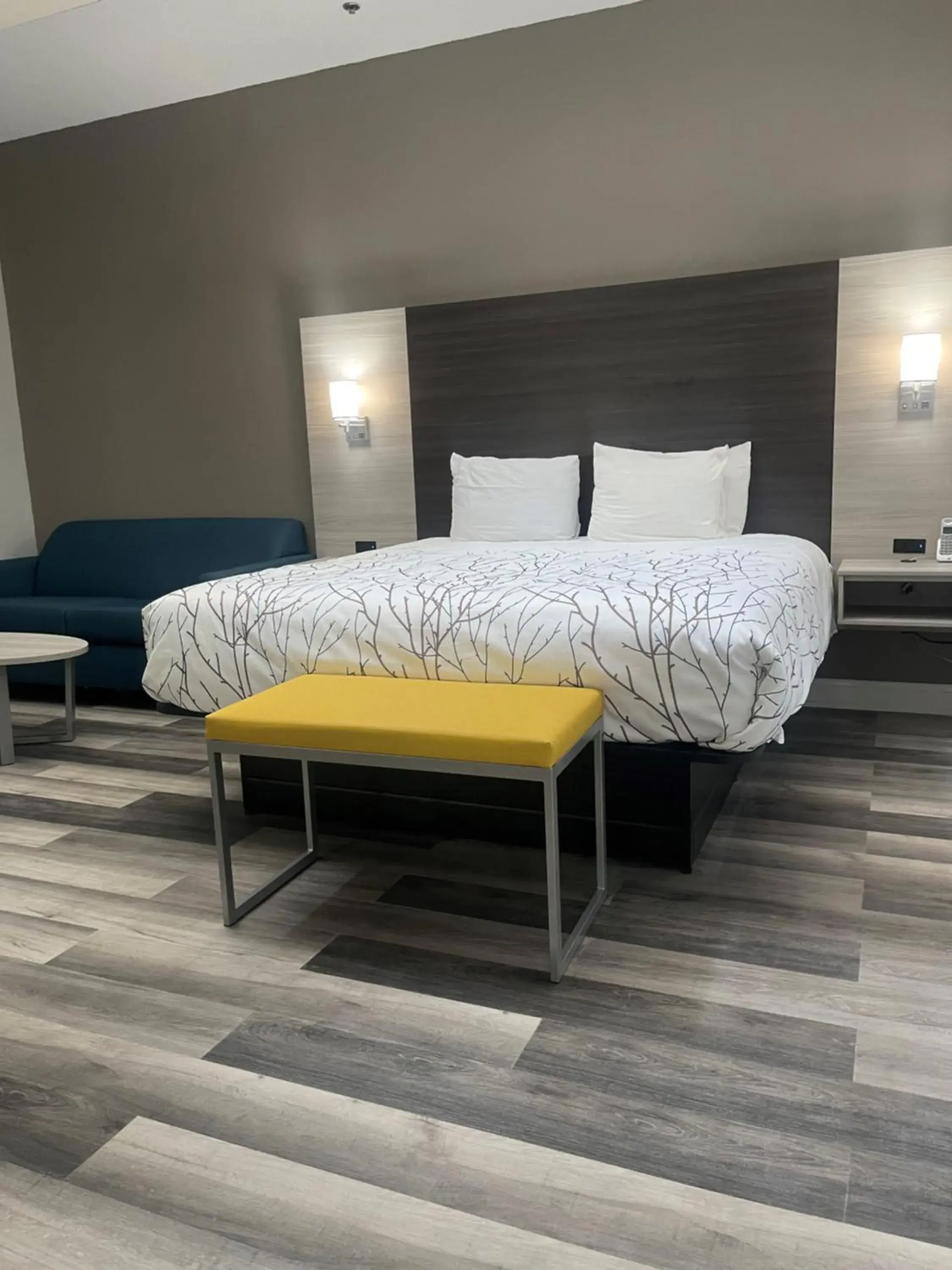 Bed in HomeTown Inn and Suites Belle Plaine Bed in HomeTown Inn and Suites Belle Plaine