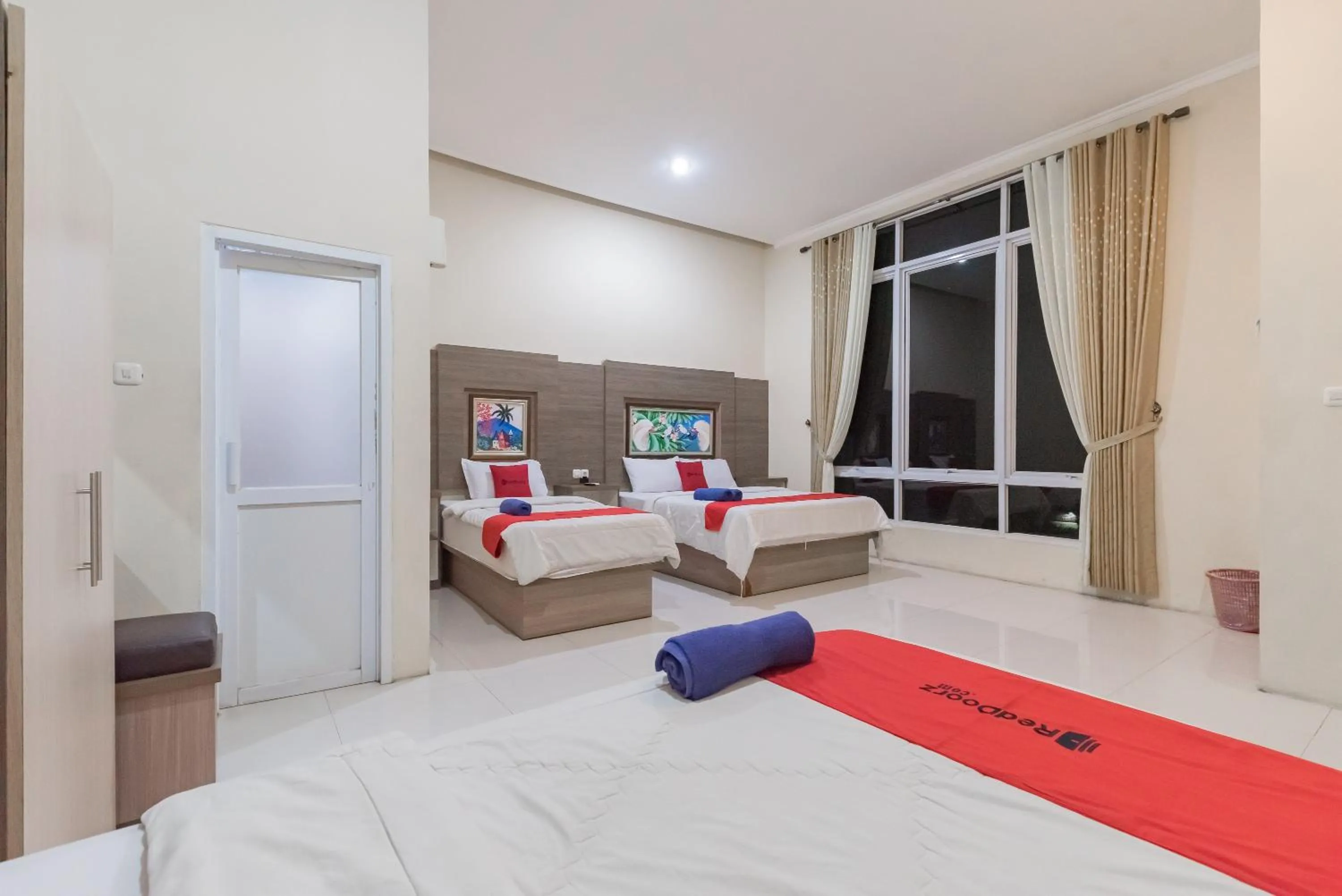Bed in RedDoorz Resort Premium @ Sangkan Hurip Kuningan