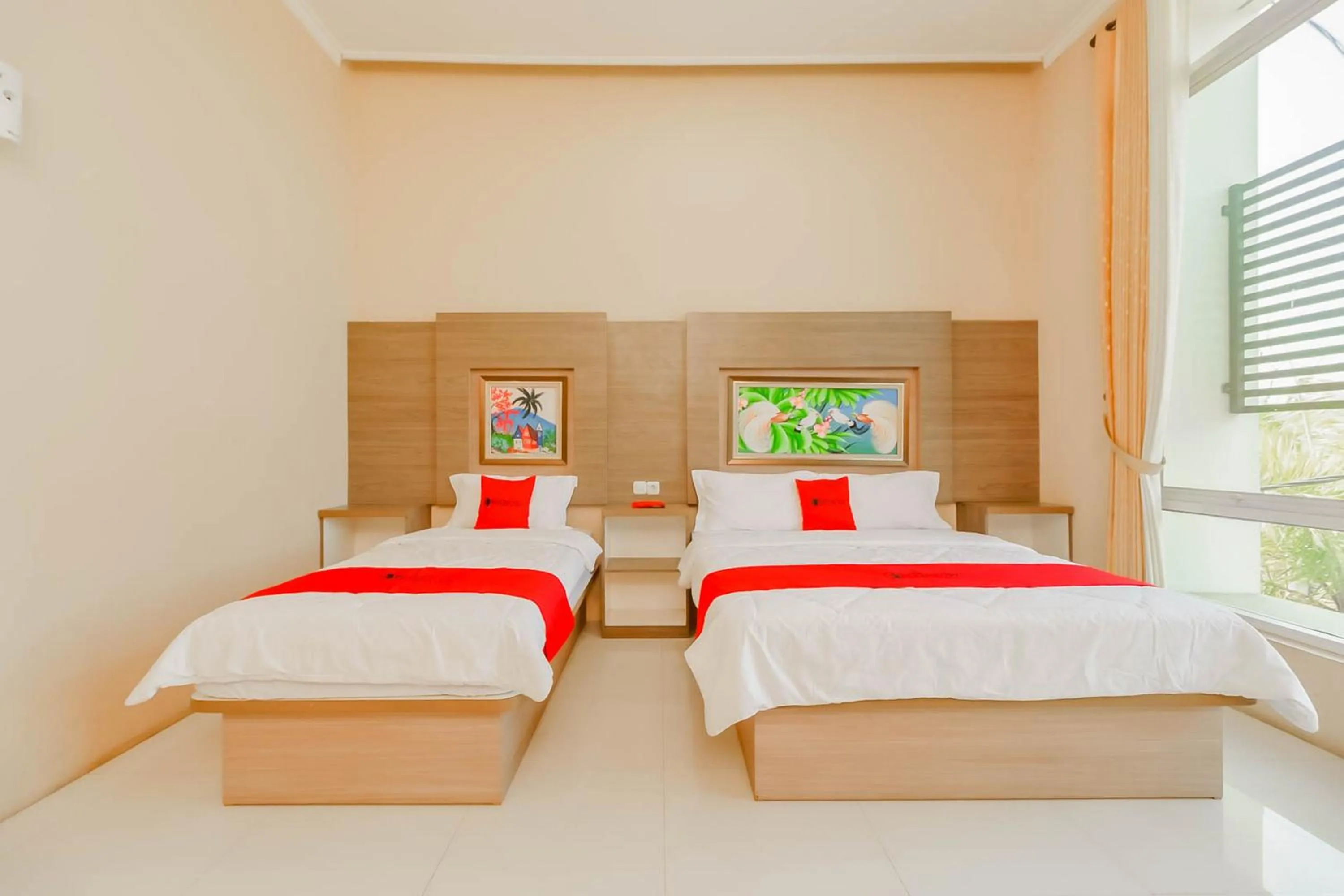 Bed in RedDoorz Resort Premium @ Sangkan Hurip Kuningan