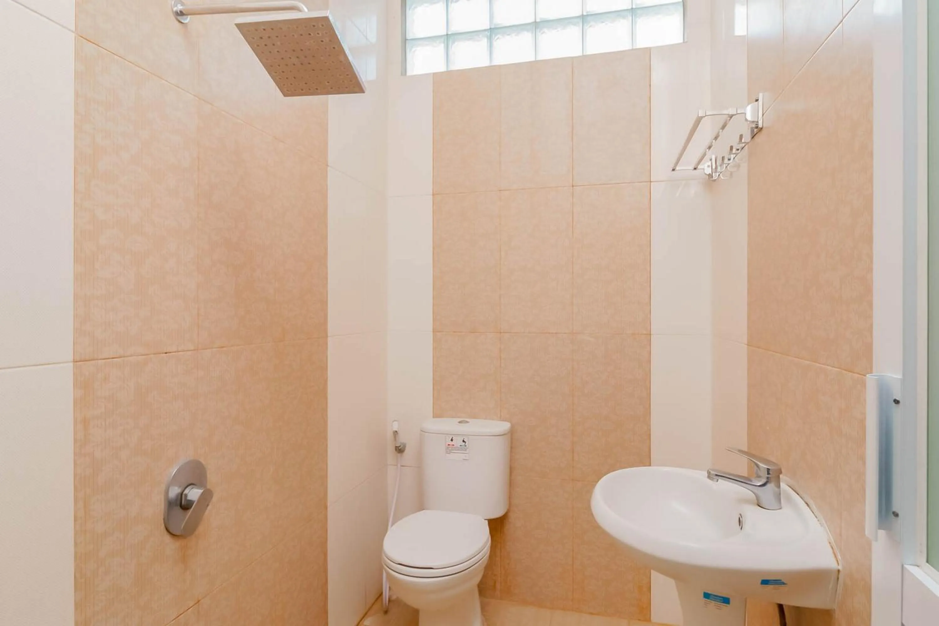 Bathroom in RedDoorz Resort Premium @ Sangkan Hurip Kuningan