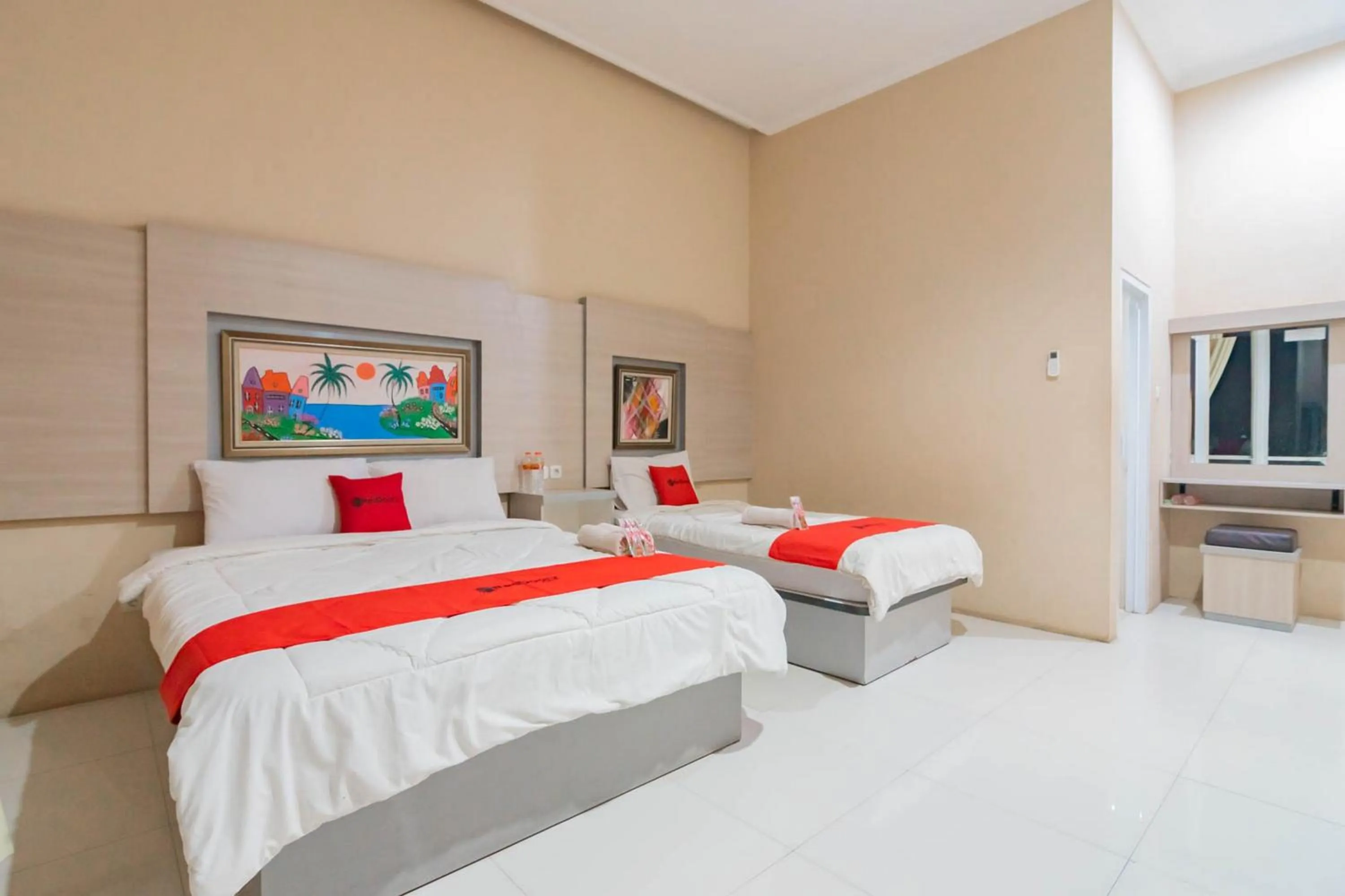 Bed in RedDoorz Resort Premium @ Sangkan Hurip Kuningan