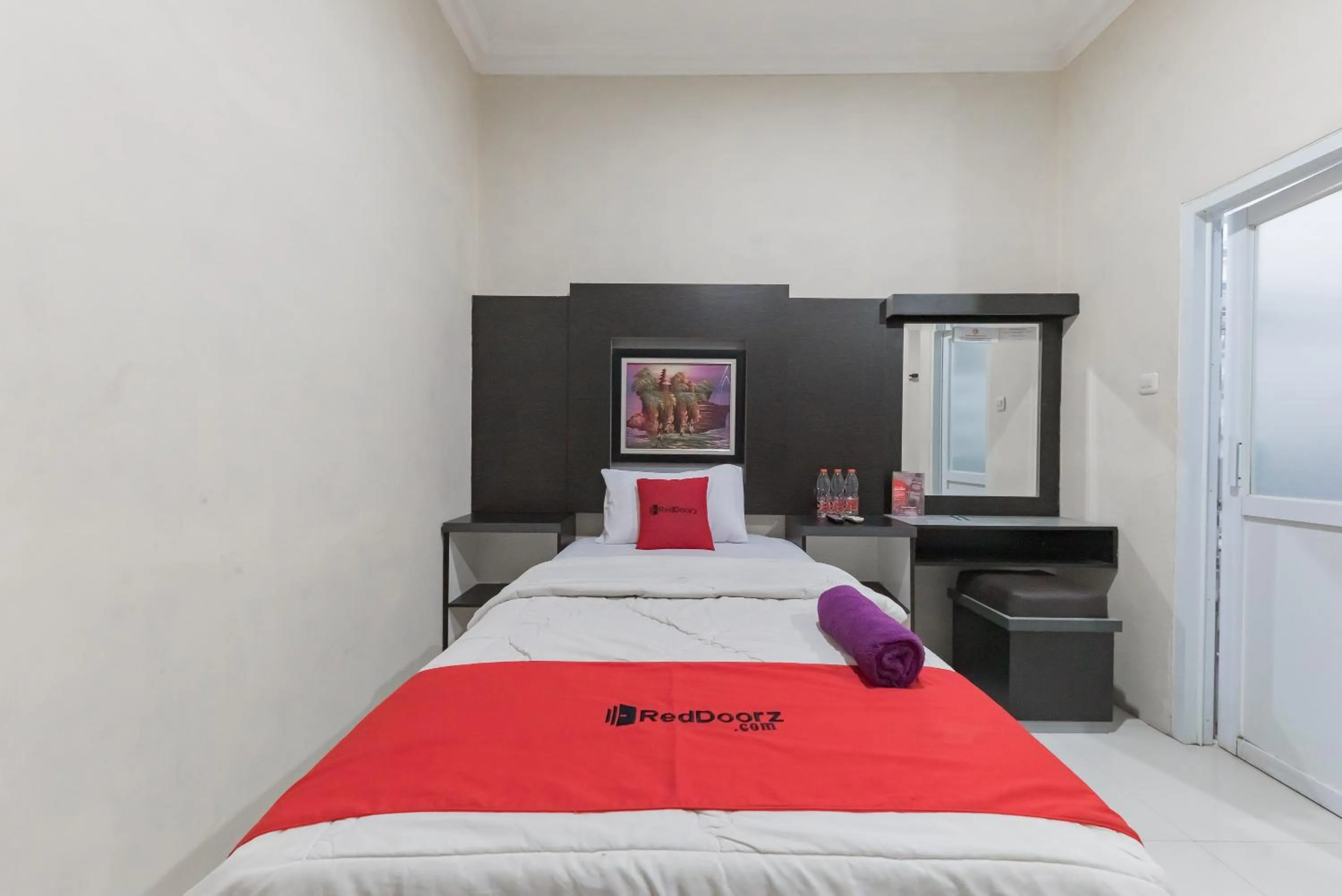 Bed in RedDoorz Resort Premium @ Sangkan Hurip Kuningan