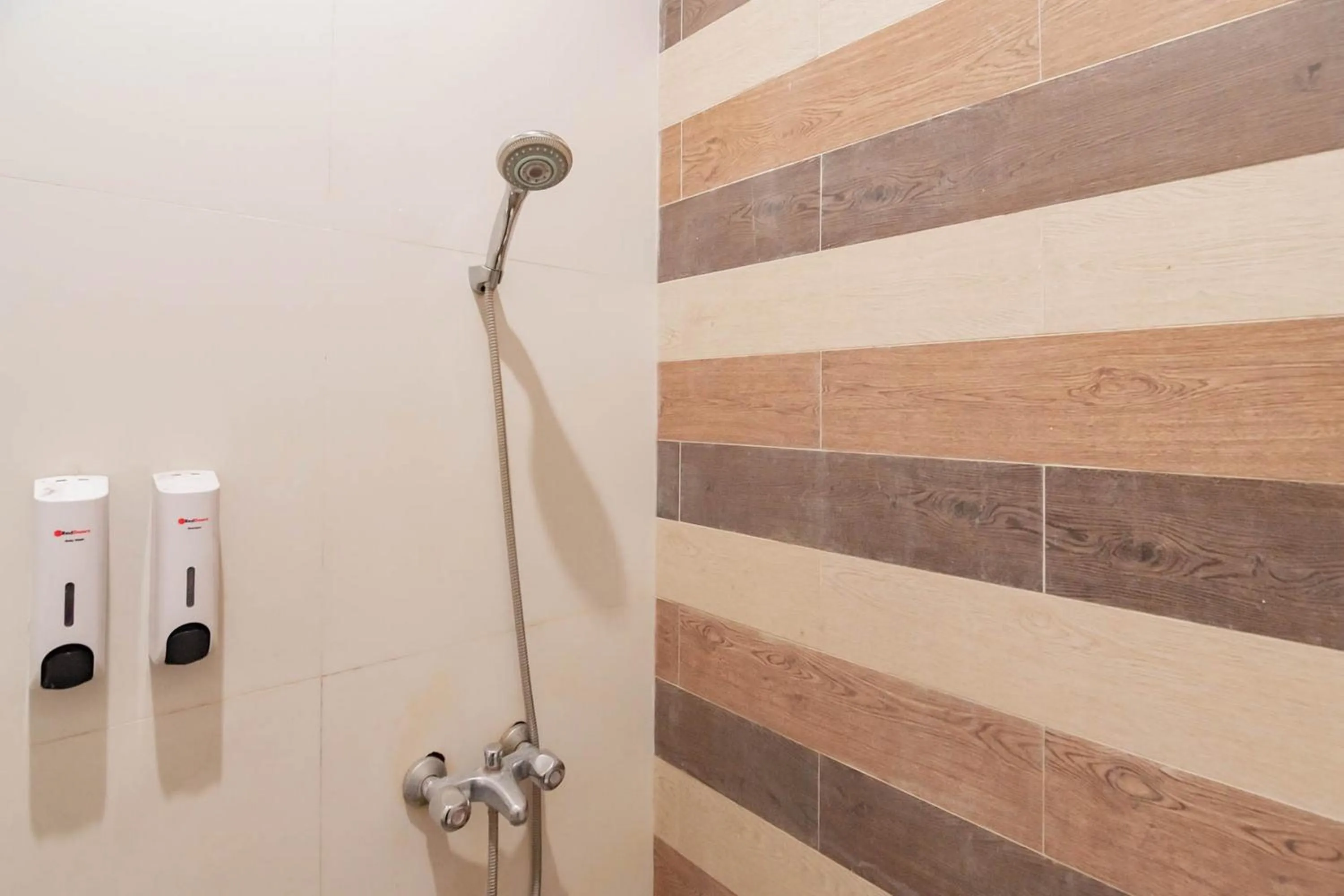 Bathroom in RedDoorz Resort Premium @ Sangkan Hurip Kuningan