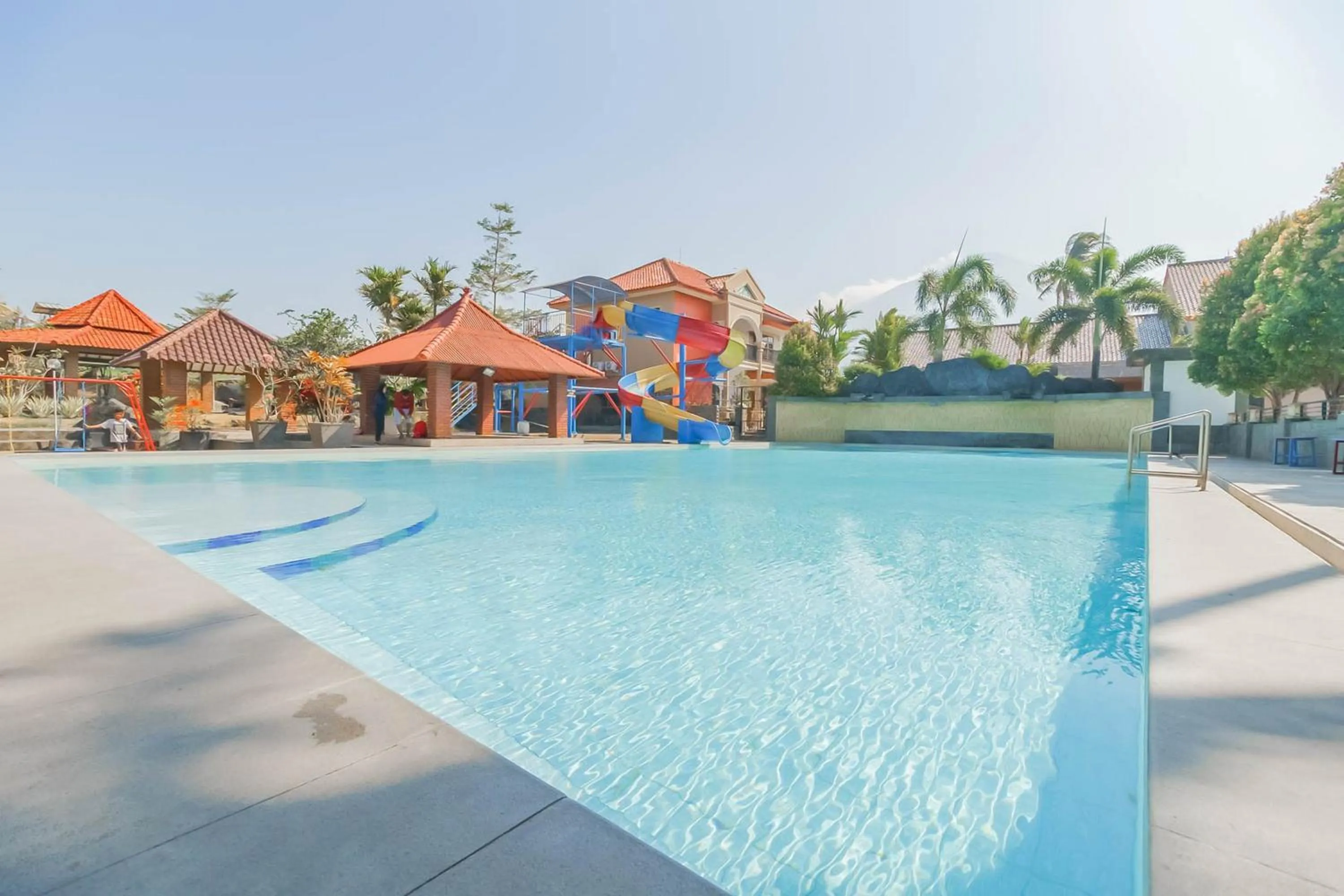 Swimming pool in RedDoorz Resort Premium @ Sangkan Hurip Kuningan