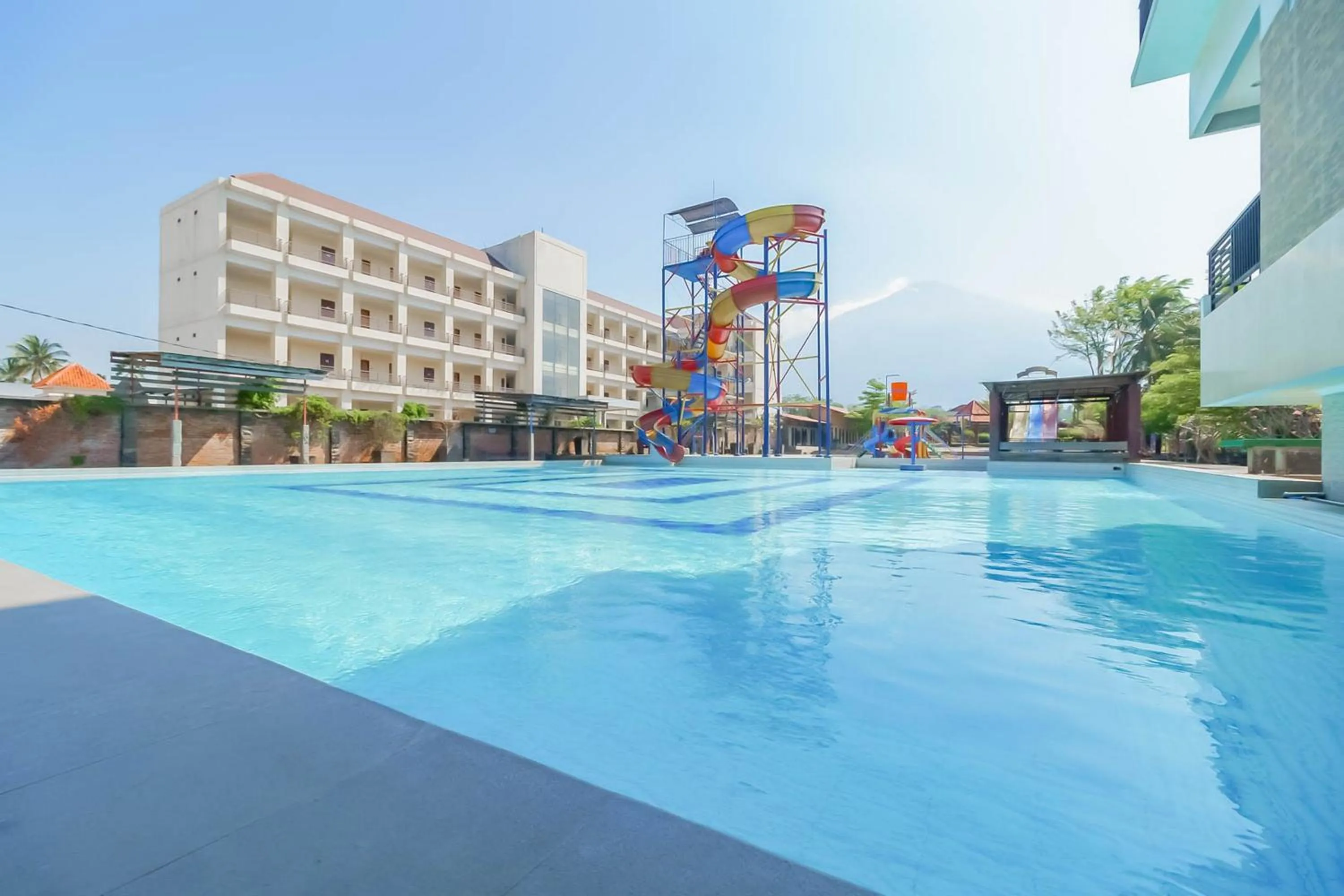 Swimming pool in RedDoorz Resort Premium @ Sangkan Hurip Kuningan