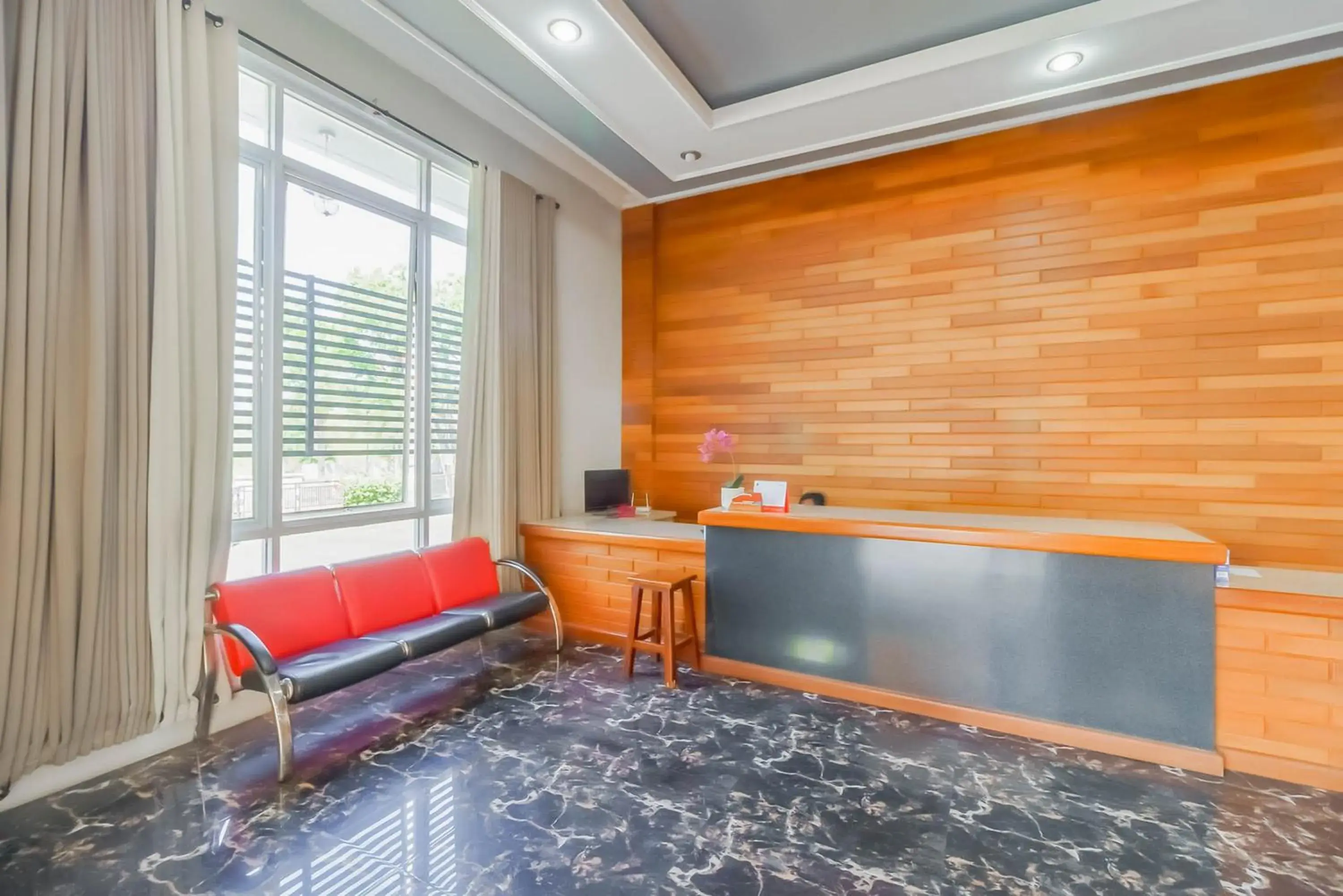 Lobby or reception in RedDoorz Resort Premium @ Sangkan Hurip Kuningan Lobby or reception in RedDoorz Resort Premium @ Sangkan Hurip Kuningan