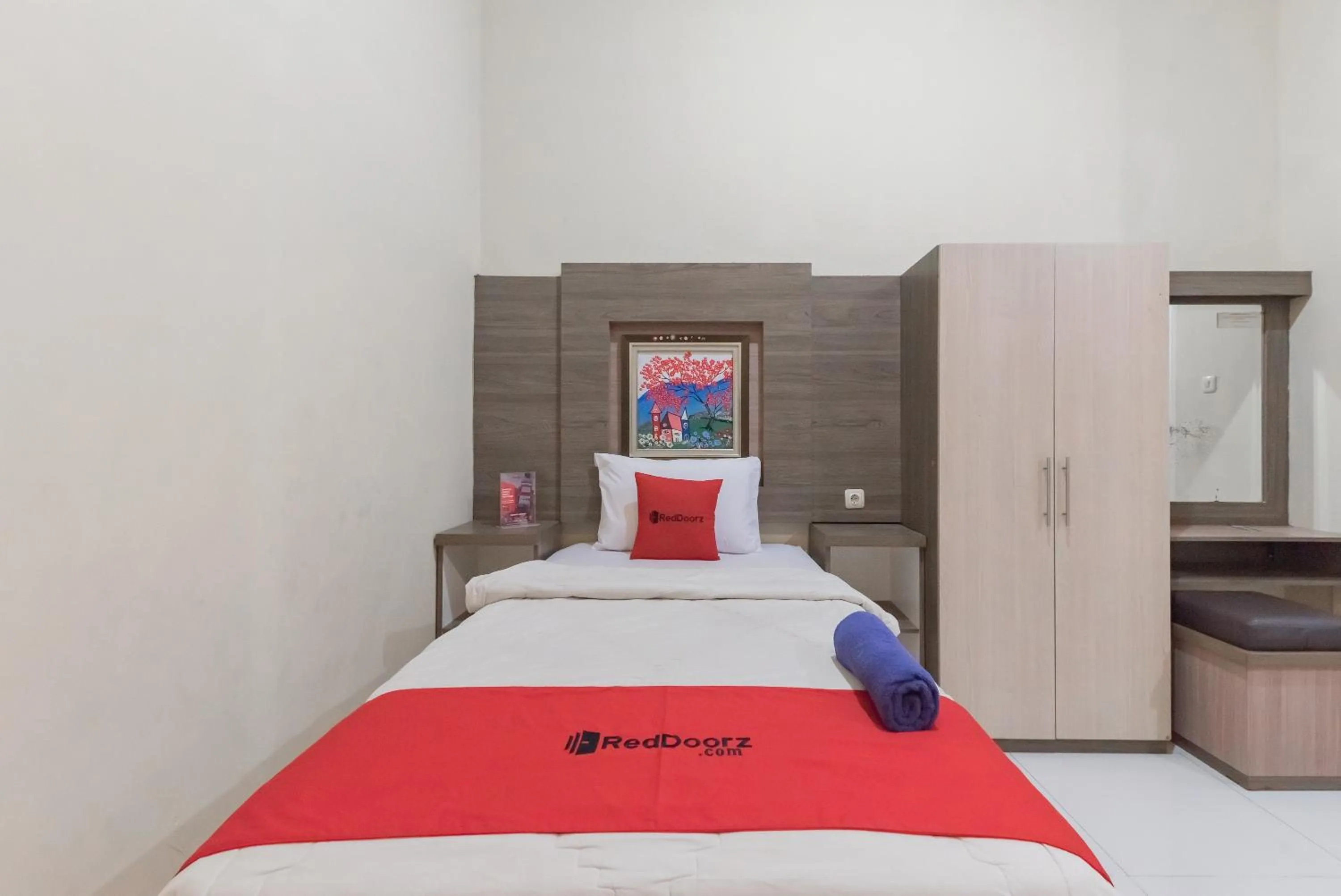 Bed in RedDoorz Resort Premium @ Sangkan Hurip Kuningan
