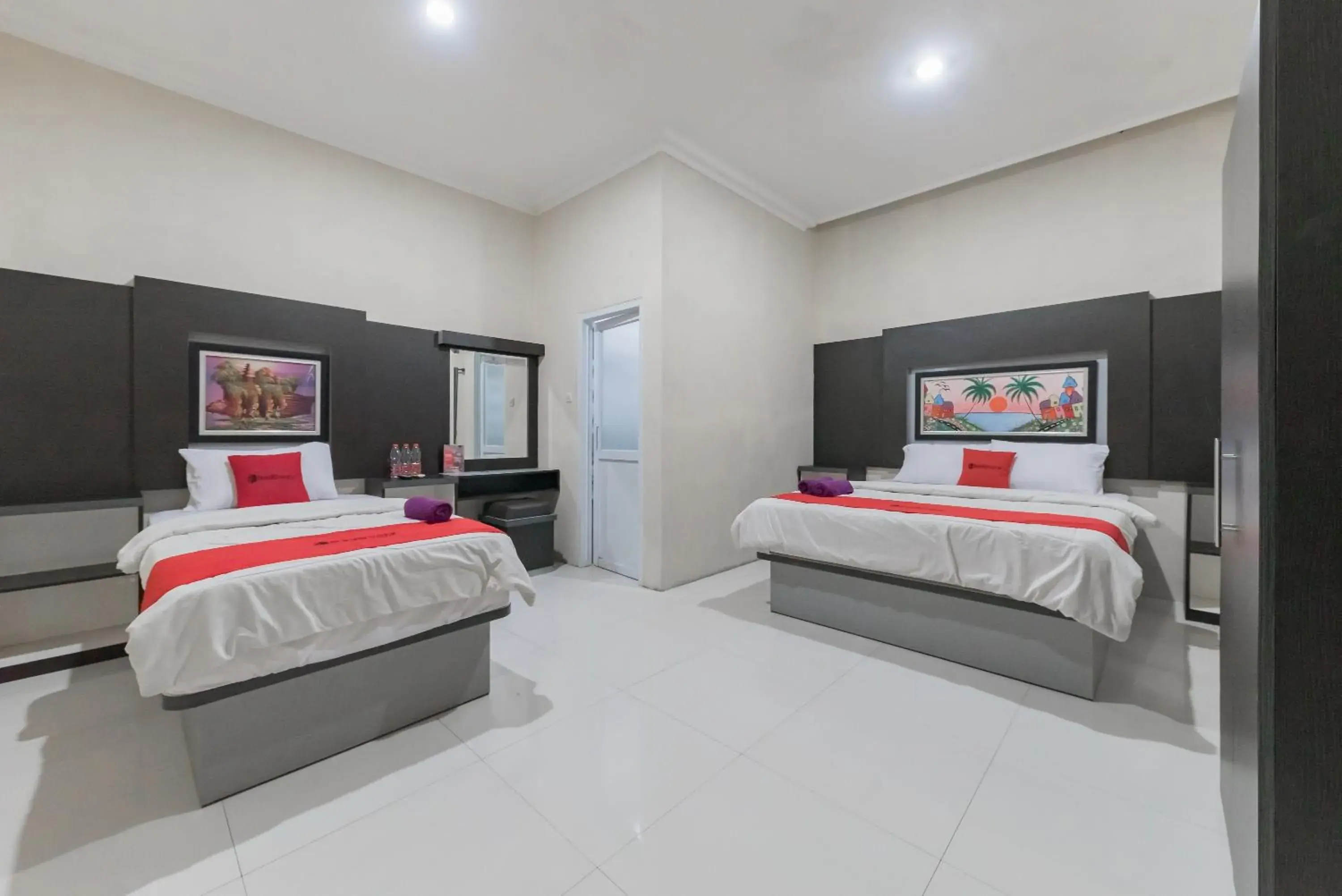 Bed in RedDoorz Resort Premium @ Sangkan Hurip Kuningan Bed in RedDoorz Resort Premium @ Sangkan Hurip Kuningan