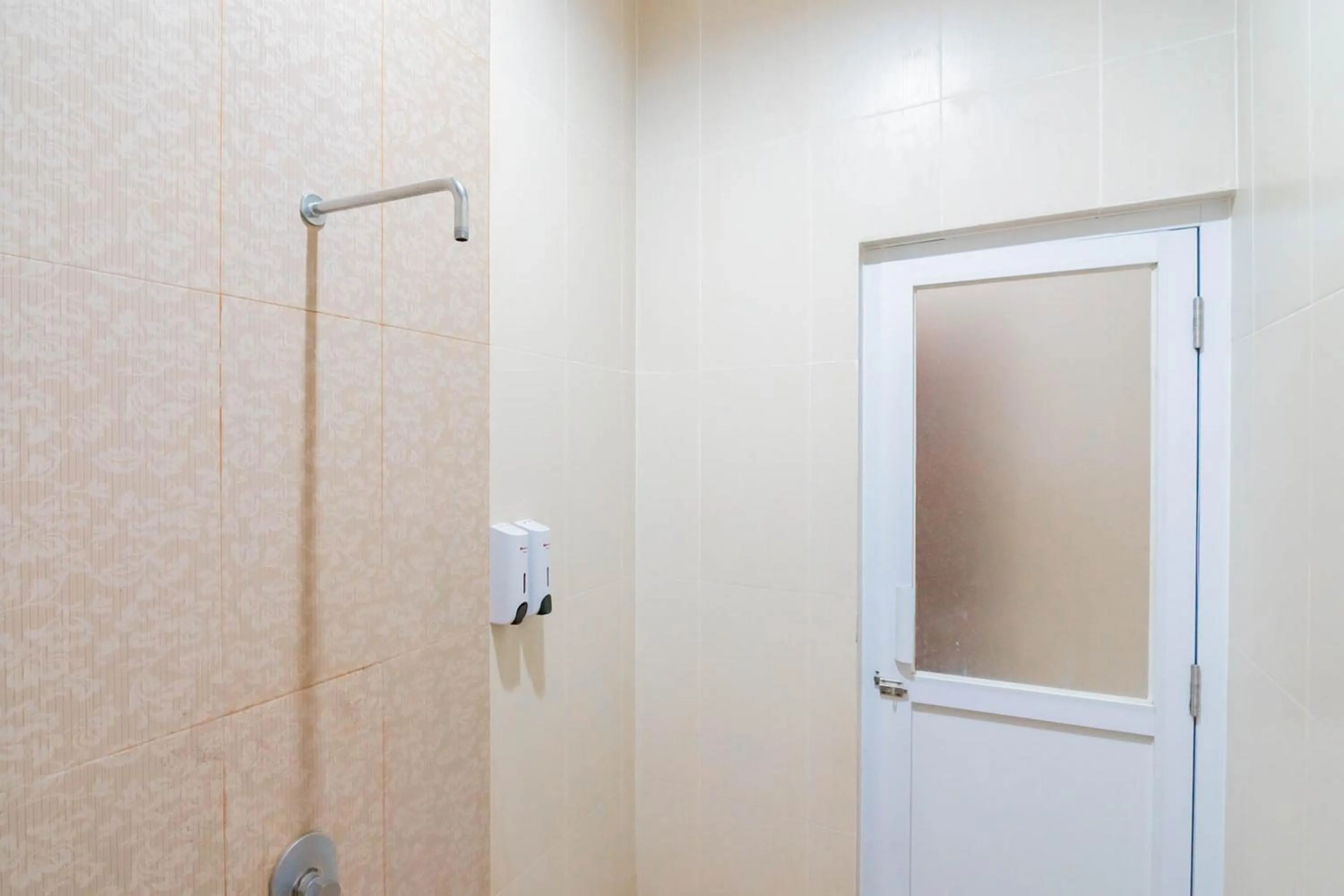 Bathroom in RedDoorz Resort Premium @ Sangkan Hurip Kuningan