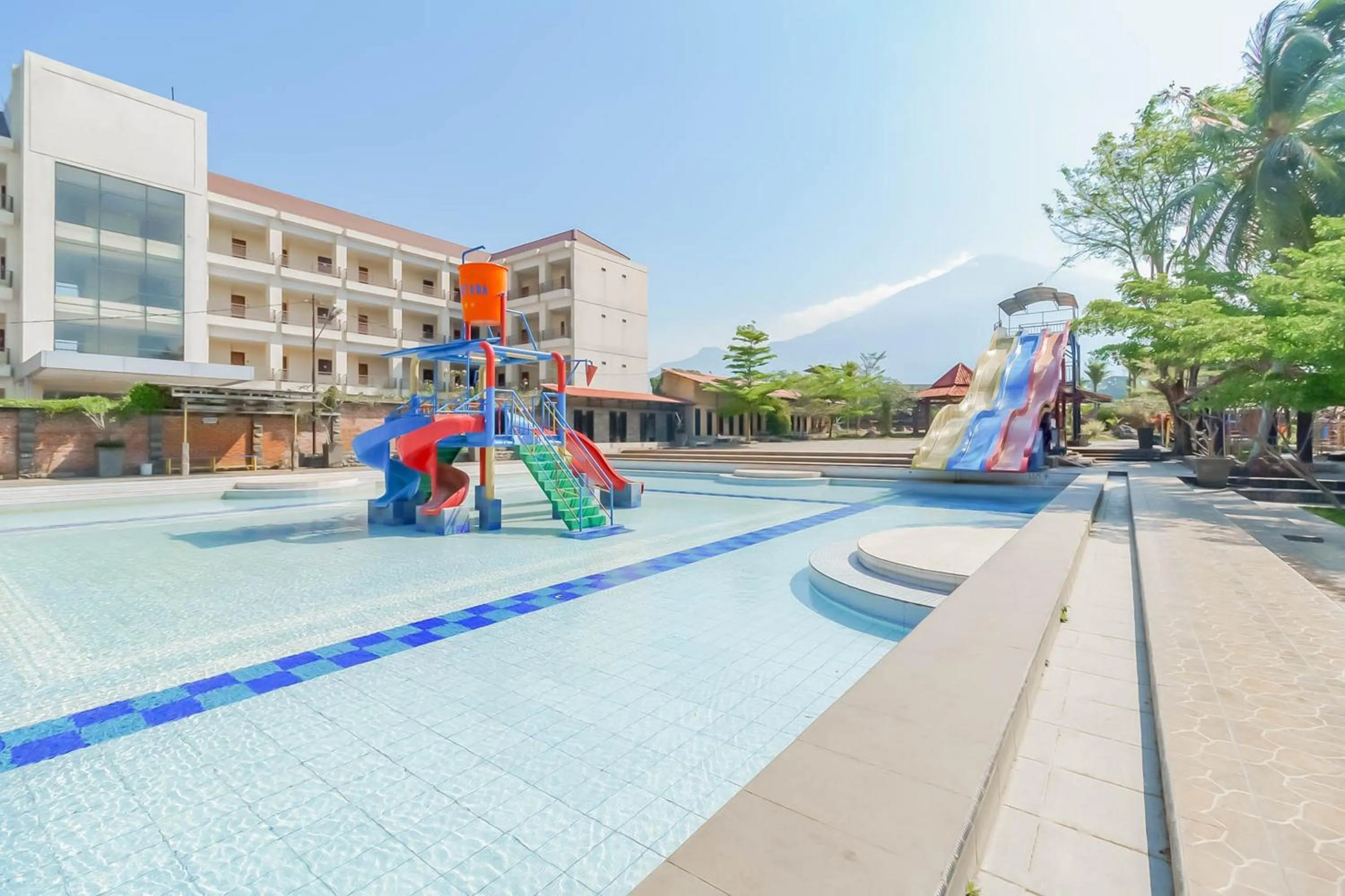 Swimming pool in RedDoorz Resort Premium @ Sangkan Hurip Kuningan