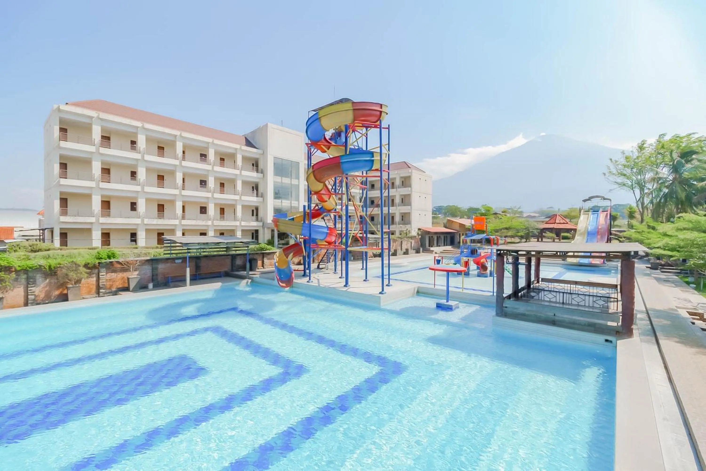 Swimming pool in RedDoorz Resort Premium @ Sangkan Hurip Kuningan