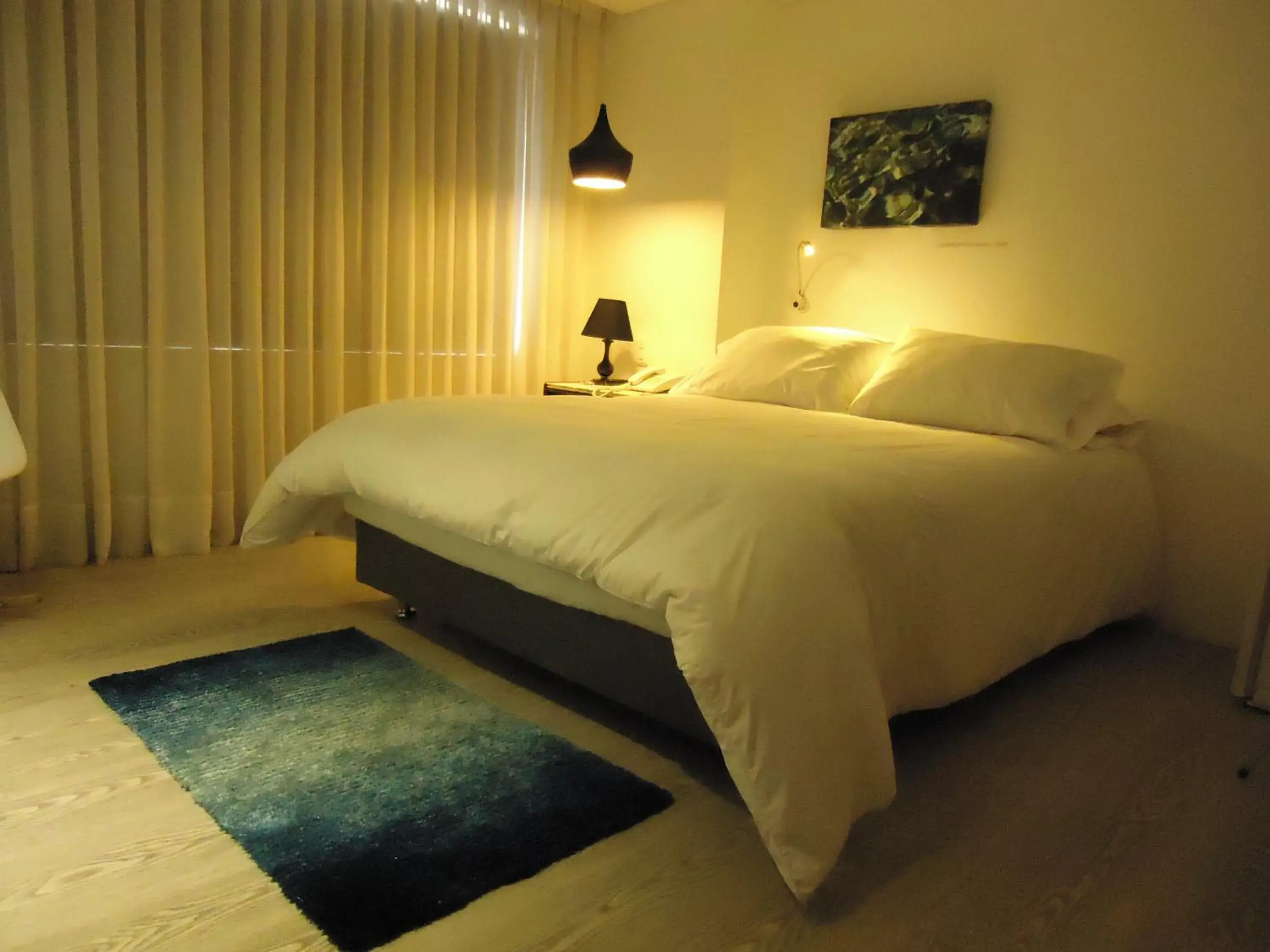 Business Suite in The Grace Hotel Business Suite in The Grace Hotel