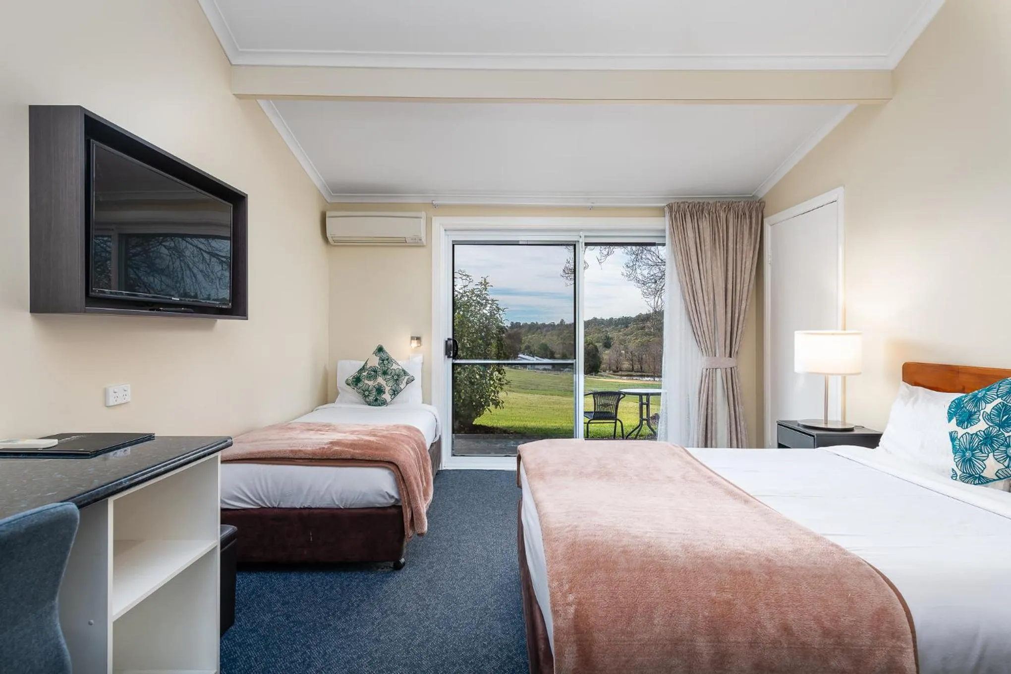 TV and multimedia, Bed in Moore Park Inn