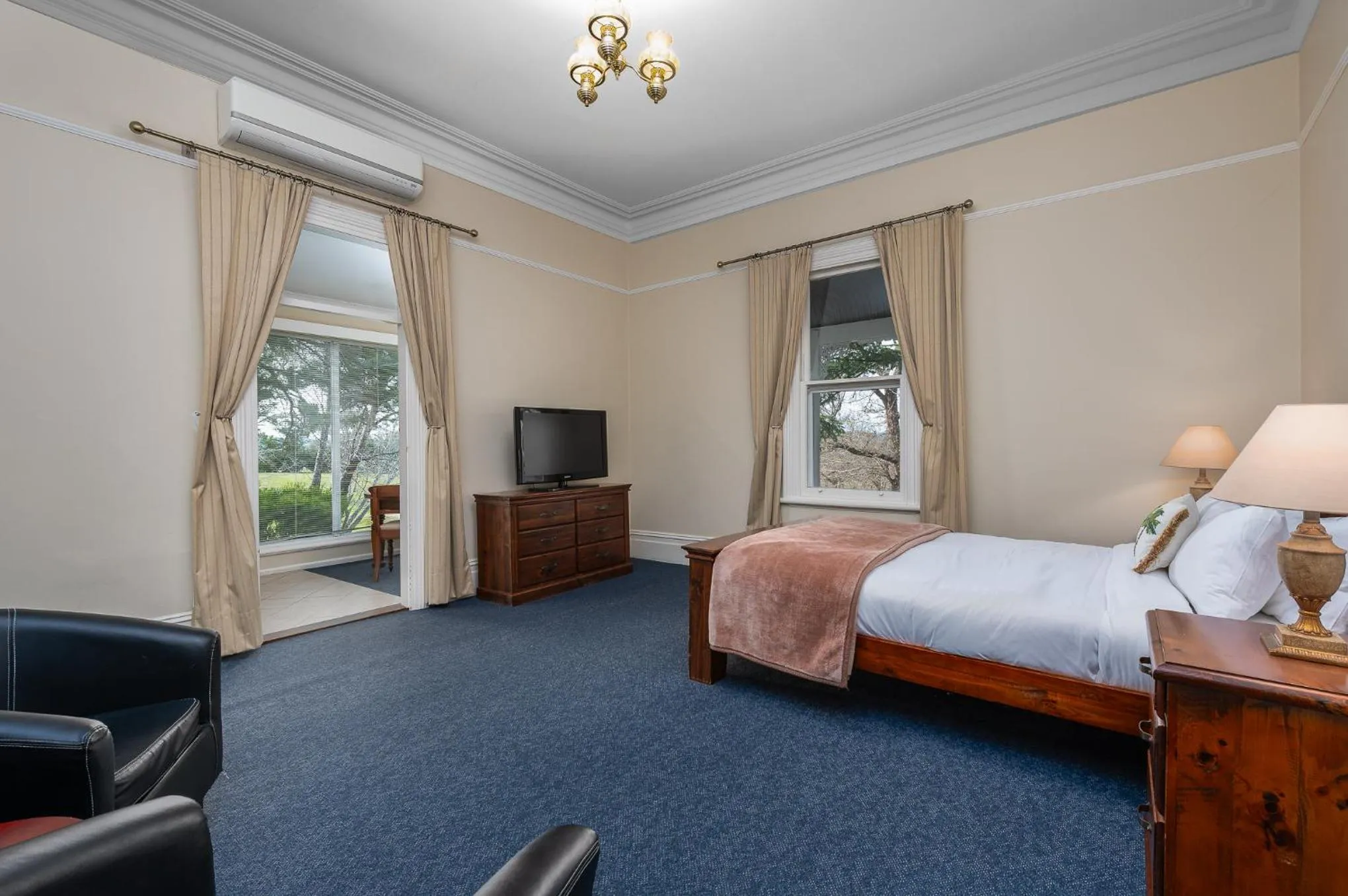 Bed in Moore Park Inn