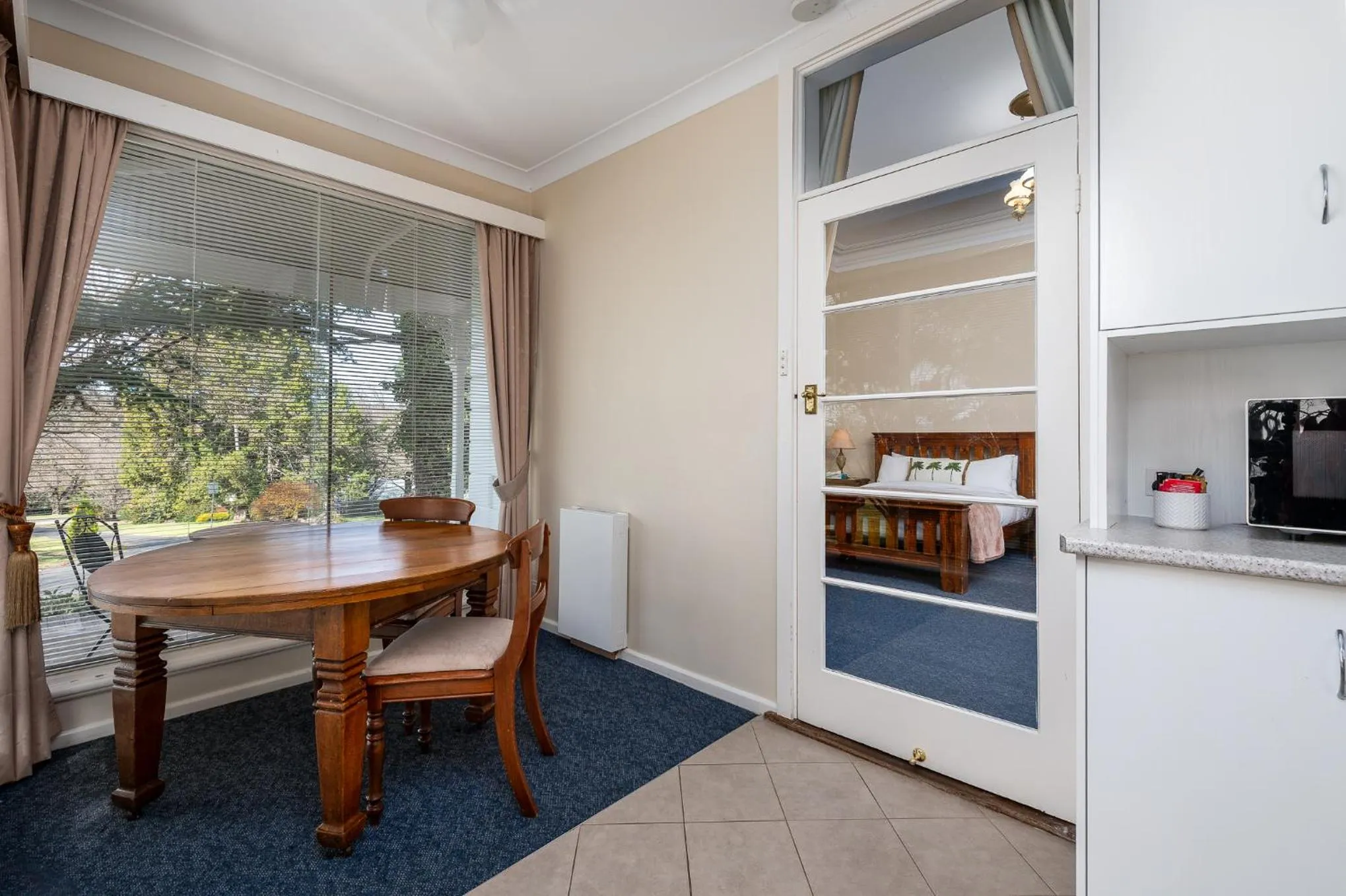 Kitchen or kitchenette in Moore Park Inn