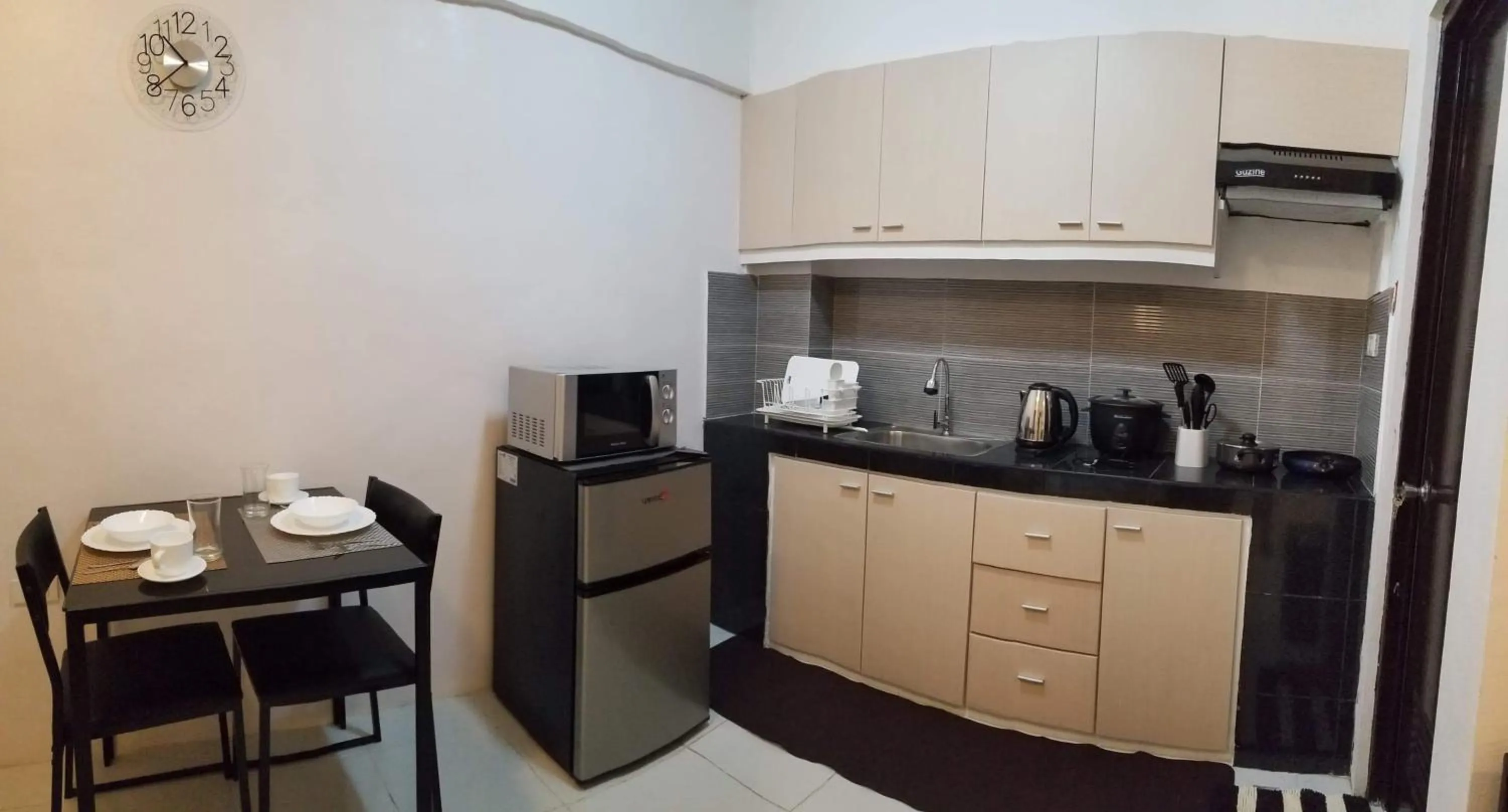 Kitchen or kitchenette in JSK Apartment