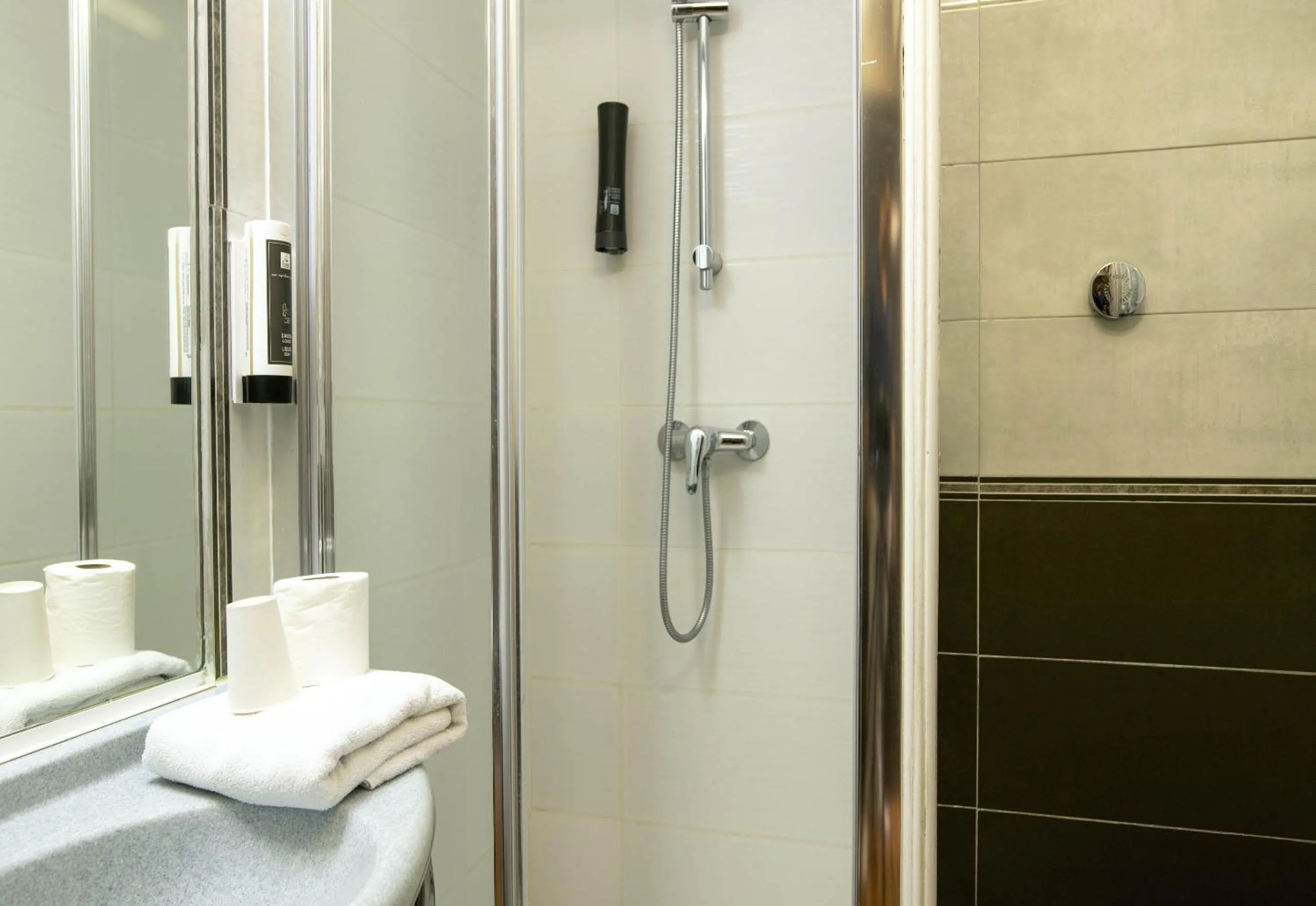 Bathroom in B&B HOTEL Bollène