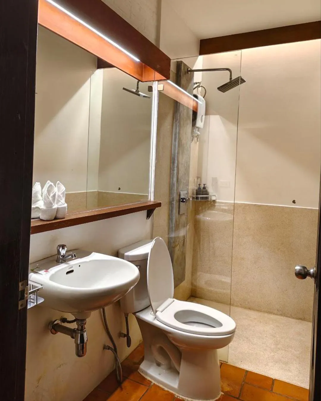 Shower in Baahu Villa