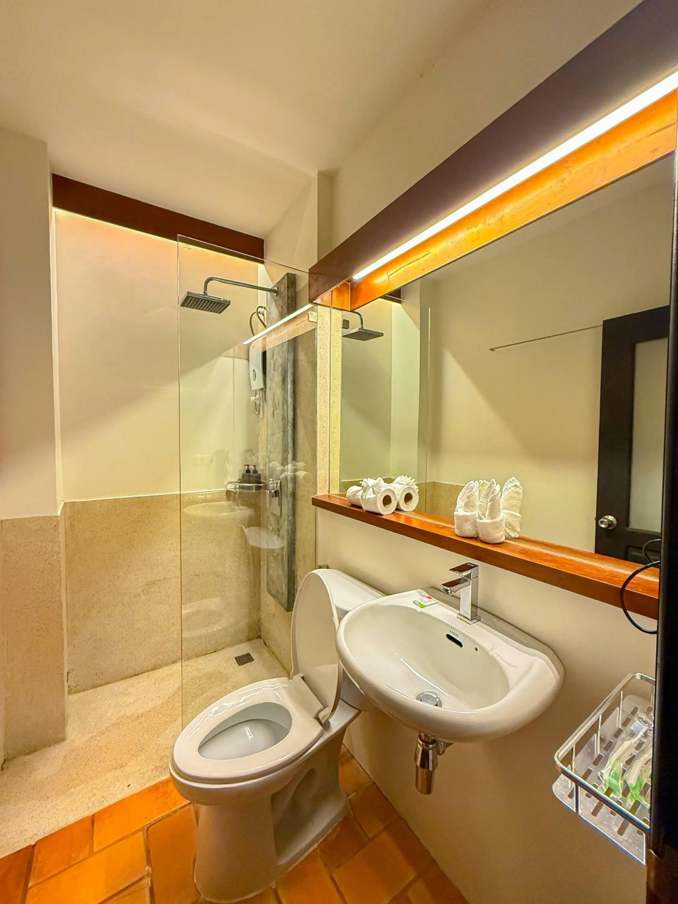 Shower in Baahu Villa