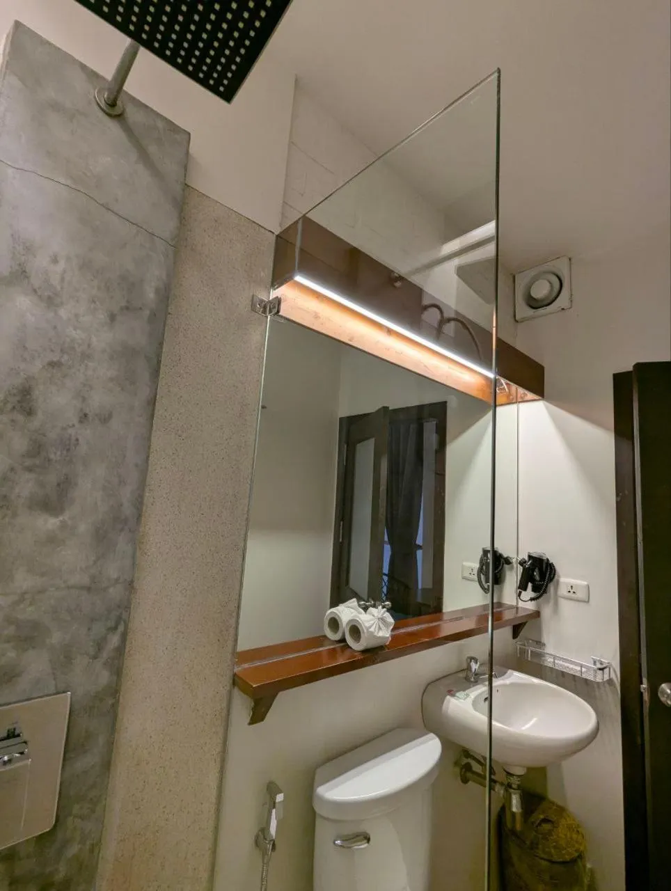 Toilet in Baahu Villa