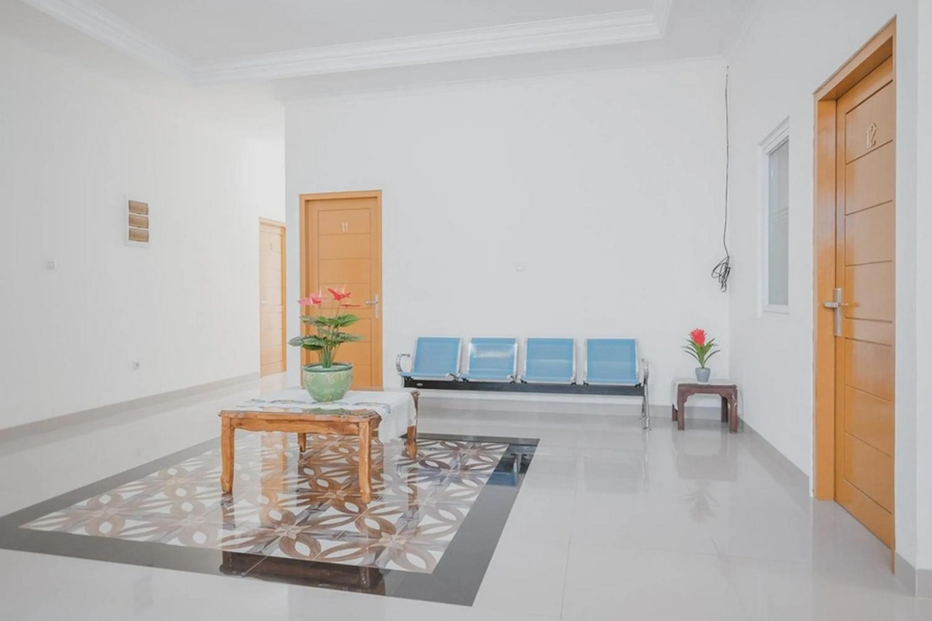 Seating area in RedDoorz Syariah near Pahoman Lampung