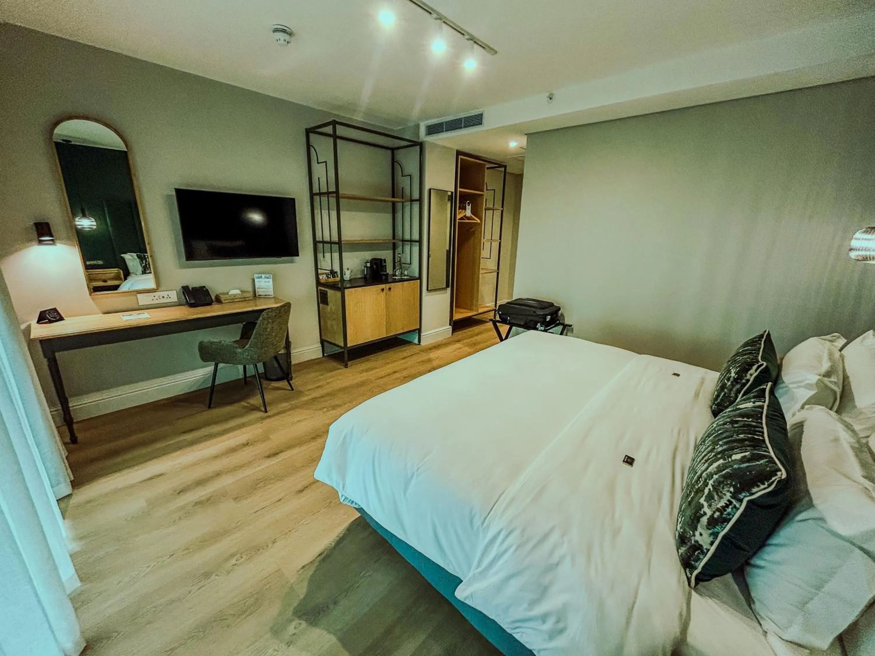 Bed in Old Bank Hotel - Lion Roars Hotels & Lodges