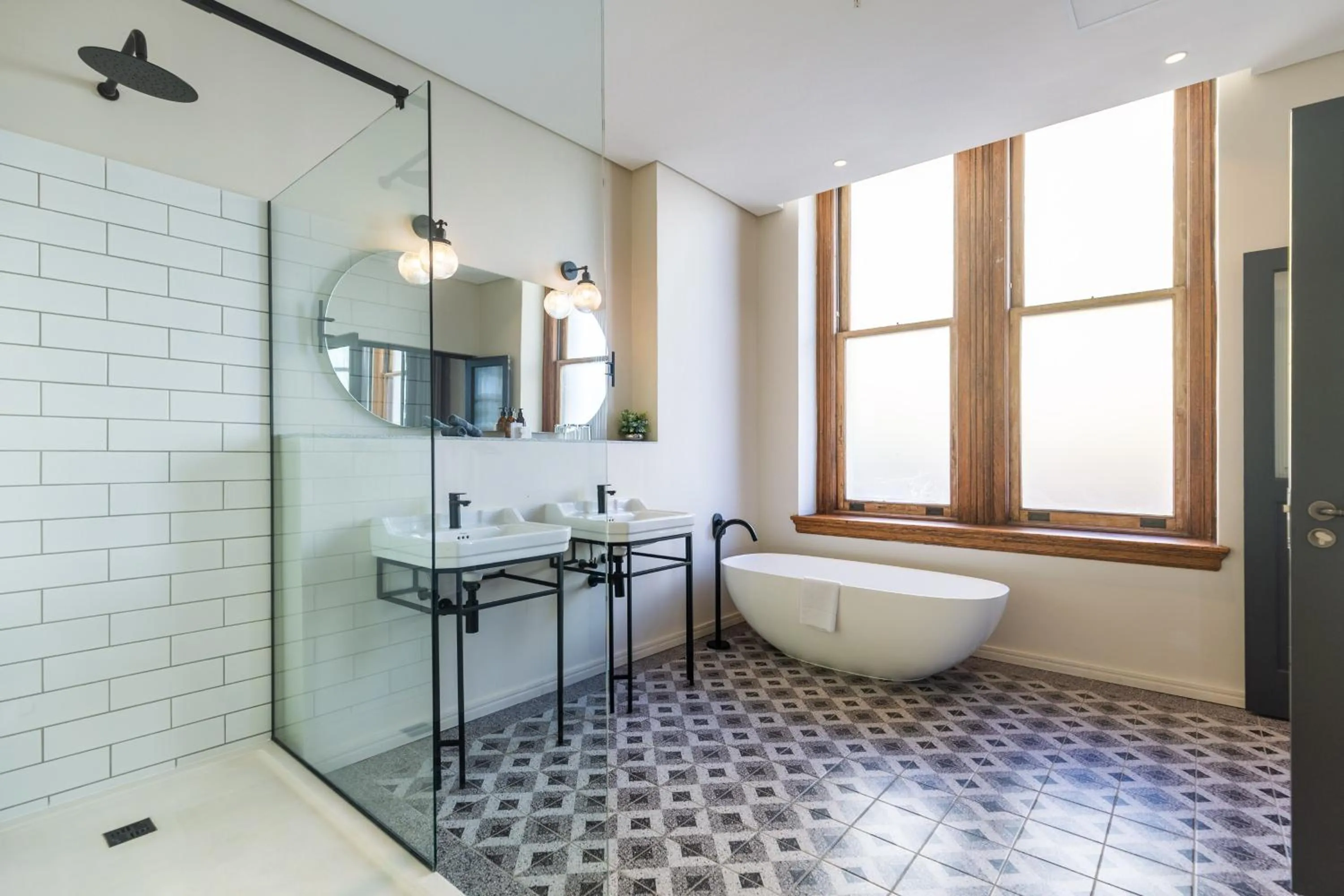 Shower in Old Bank Hotel - Lion Roars Hotels & Lodges