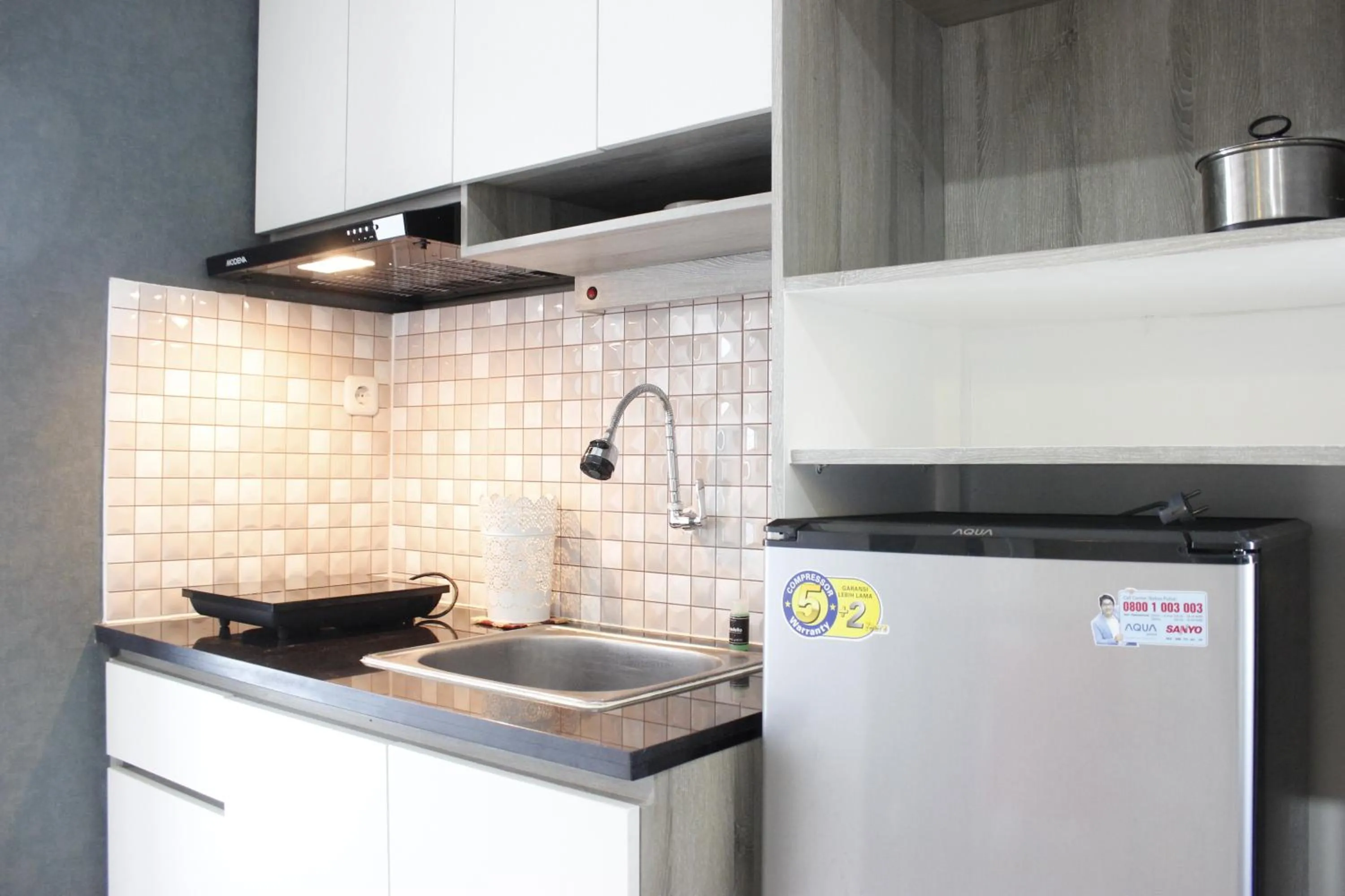 Kitchen or kitchenette in Quiet 2BR Apartment @ Parahyangan Residence Apartement with Mountain View By Travelio