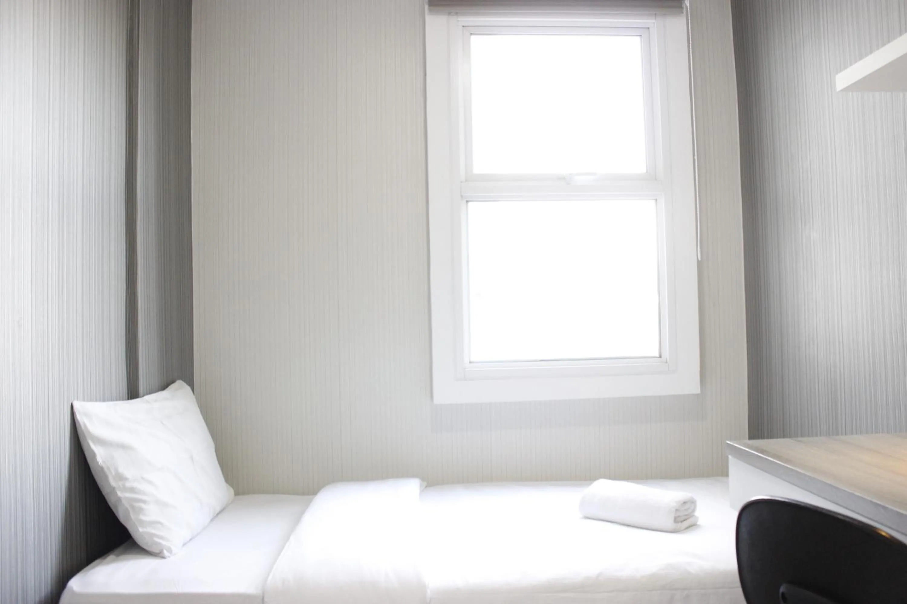 Bedroom, Bed in Quiet 2BR Apartment @ Parahyangan Residence Apartement with Mountain View By Travelio