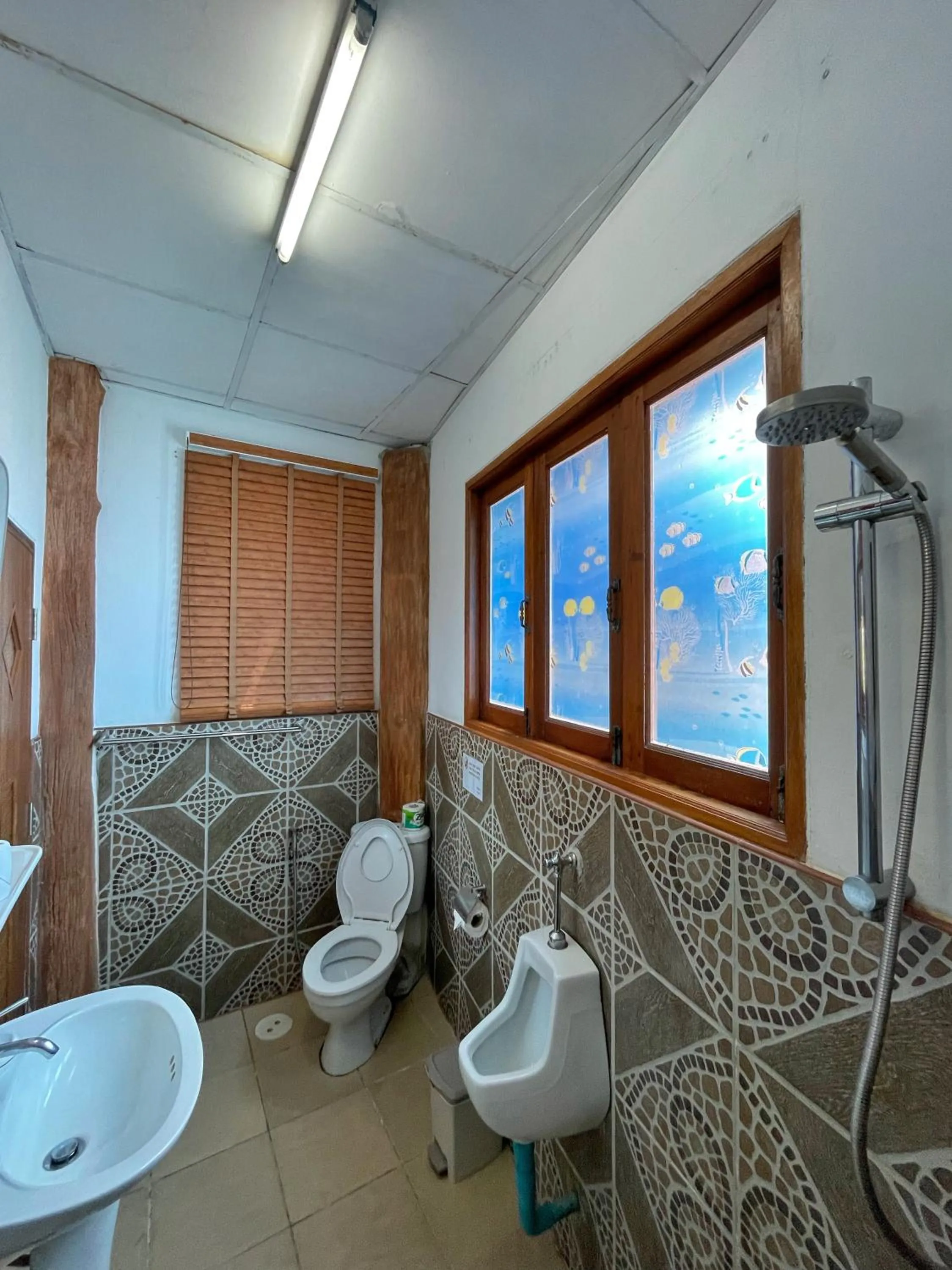 Bathroom in DD Hut Koh Tao