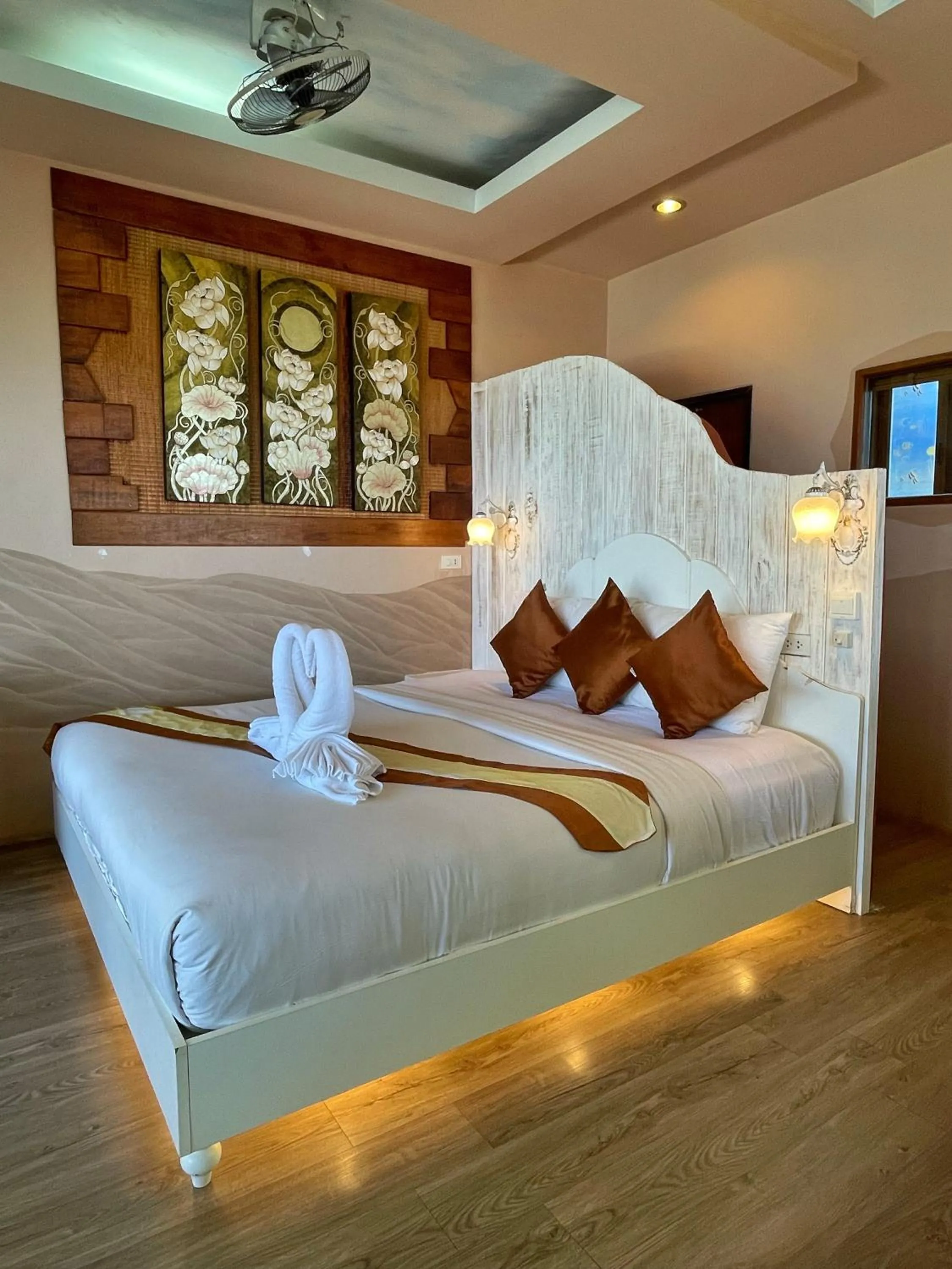 Bedroom, Bed in DD Hut Koh Tao