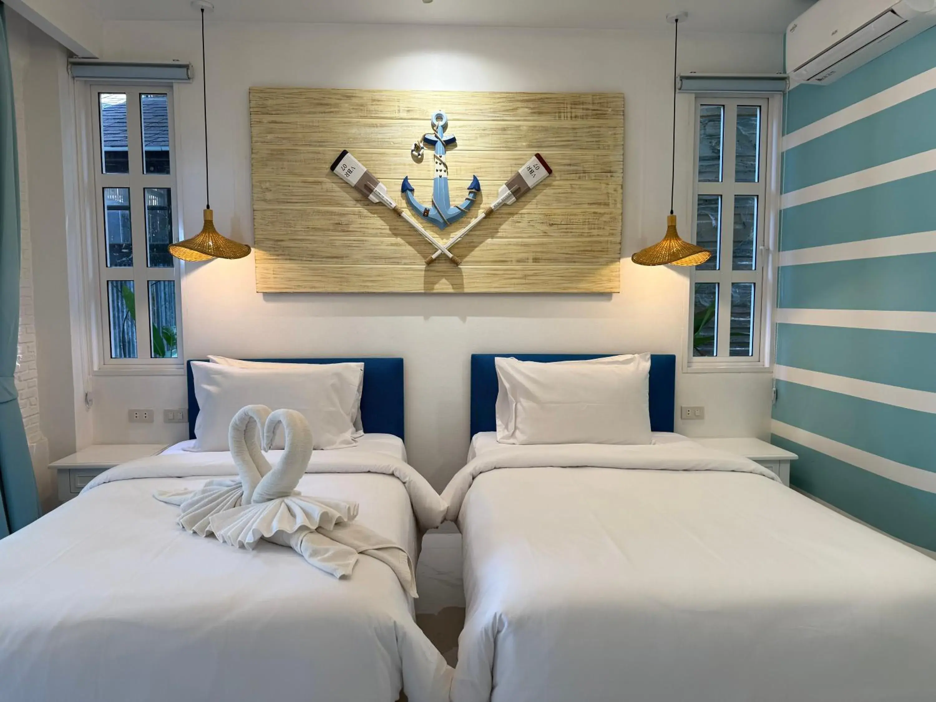 Superior Twin Room in DD Hut Koh Tao Superior Twin Room in DD Hut Koh Tao