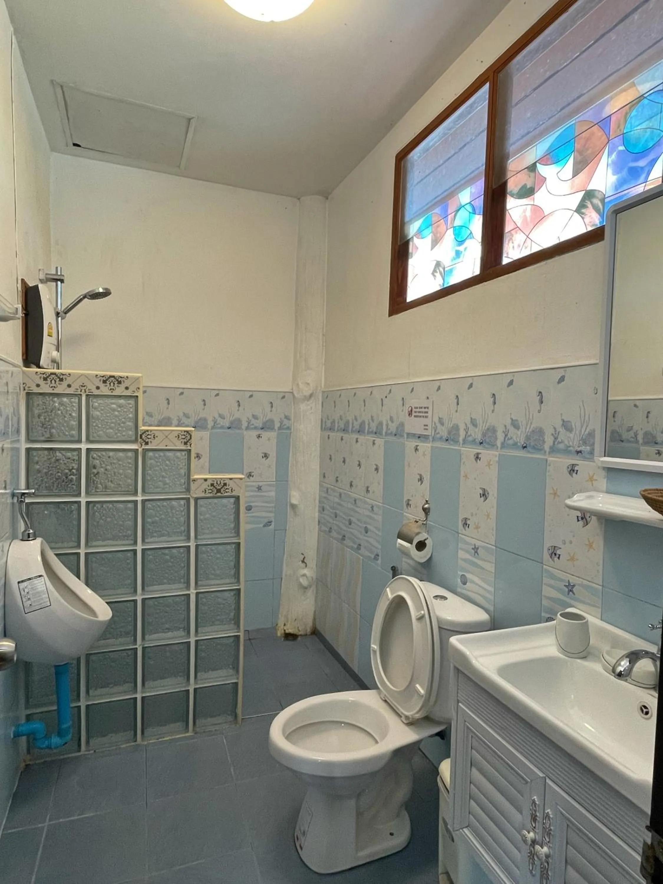 Bathroom in DD Hut Koh Tao