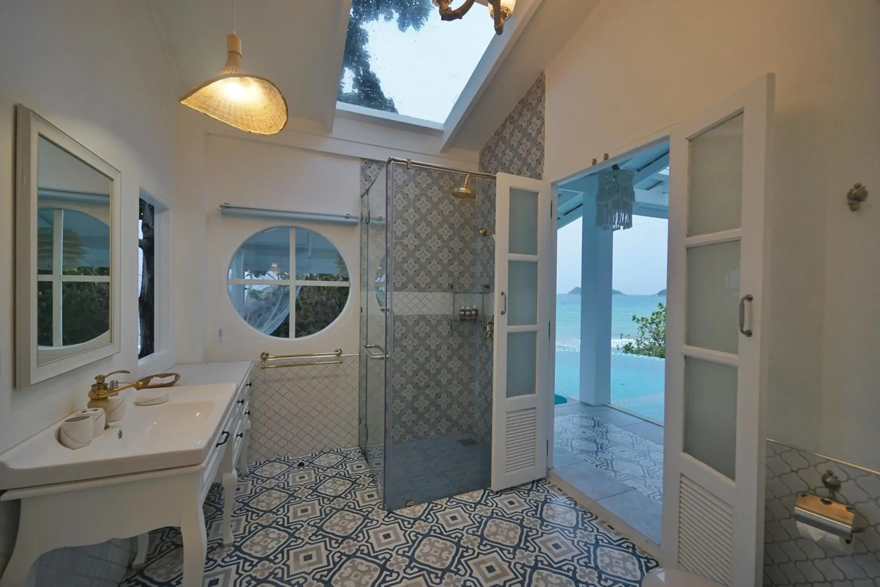Bathroom in DD Hut Koh Tao Bathroom in DD Hut Koh Tao