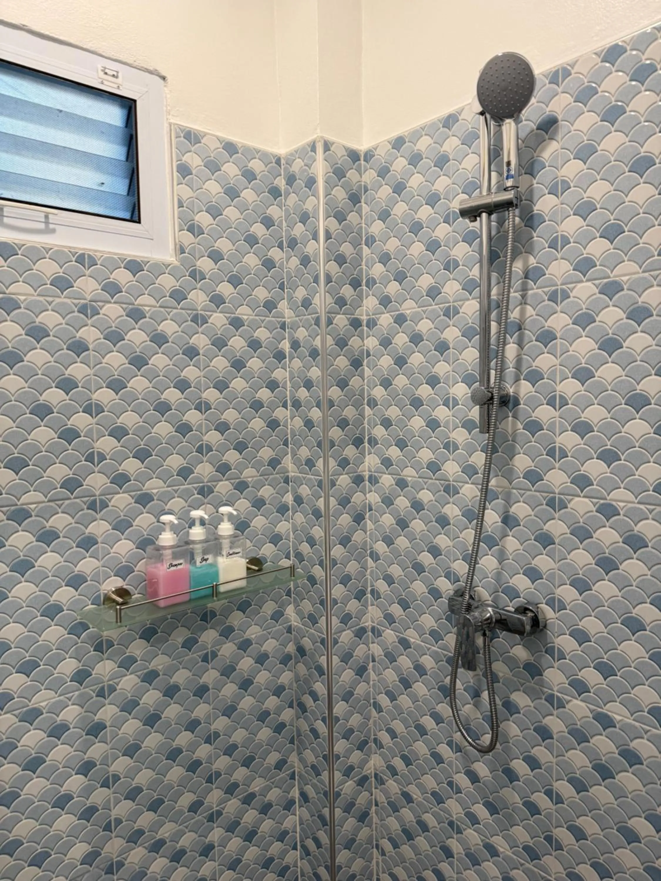 Shower in DD Hut Koh Tao