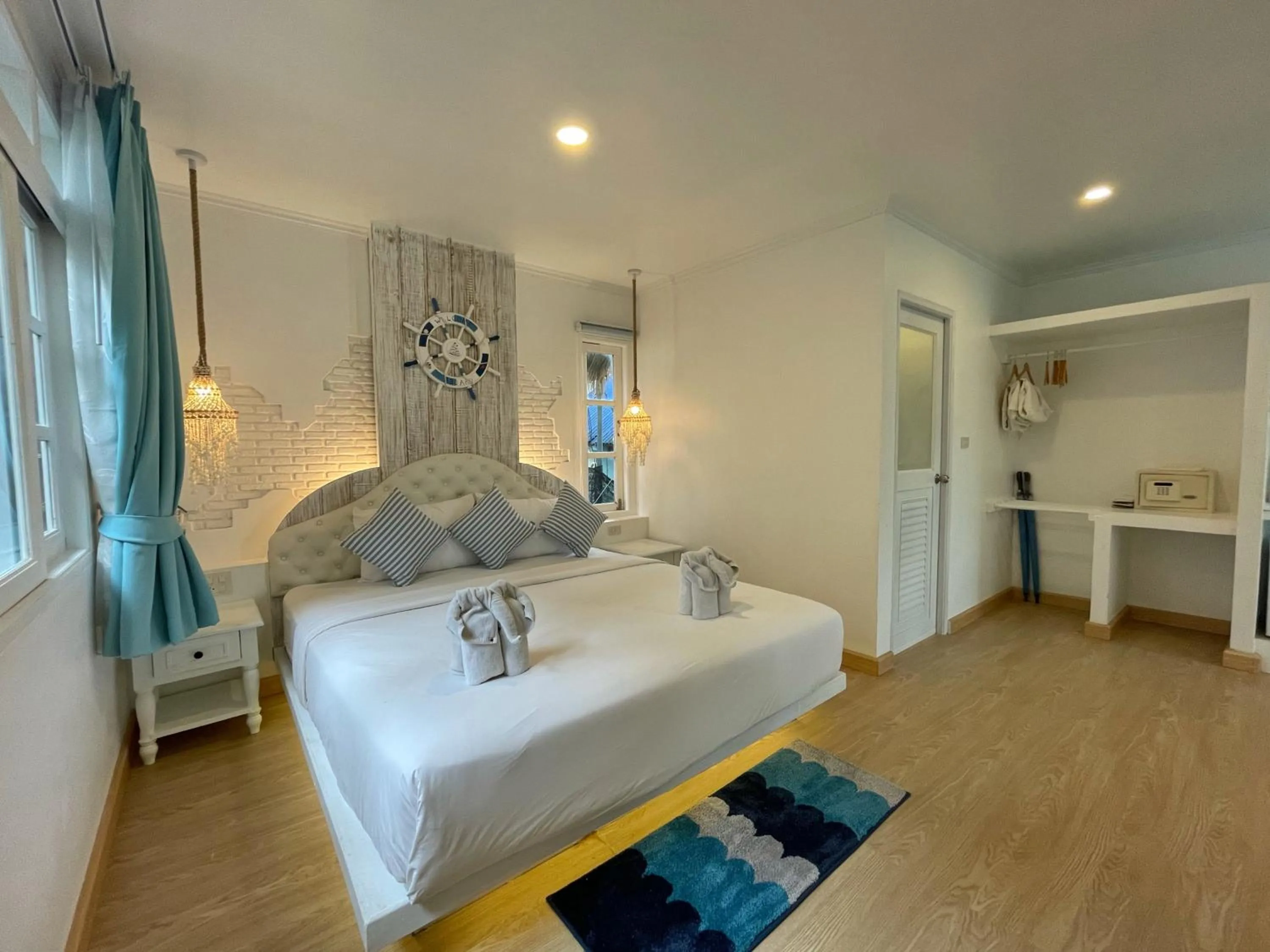 Bedroom, Bed in DD Hut Koh Tao