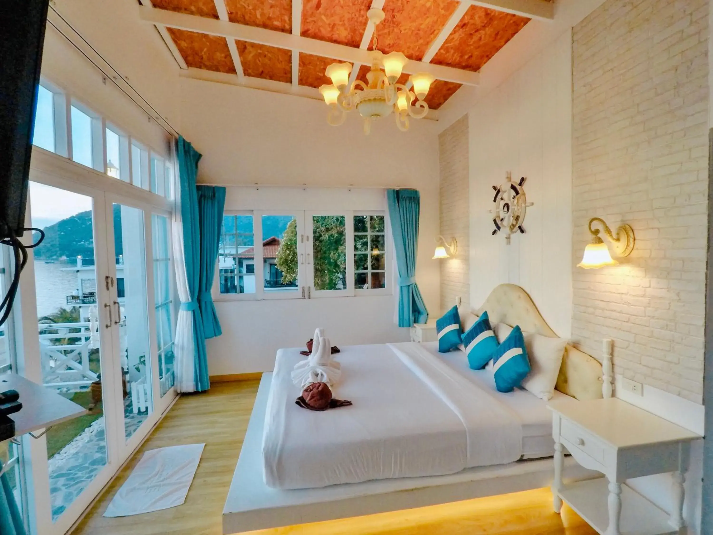 Photo of the whole room, Bed in DD Hut Koh Tao Photo of the whole room, Bed in DD Hut Koh Tao