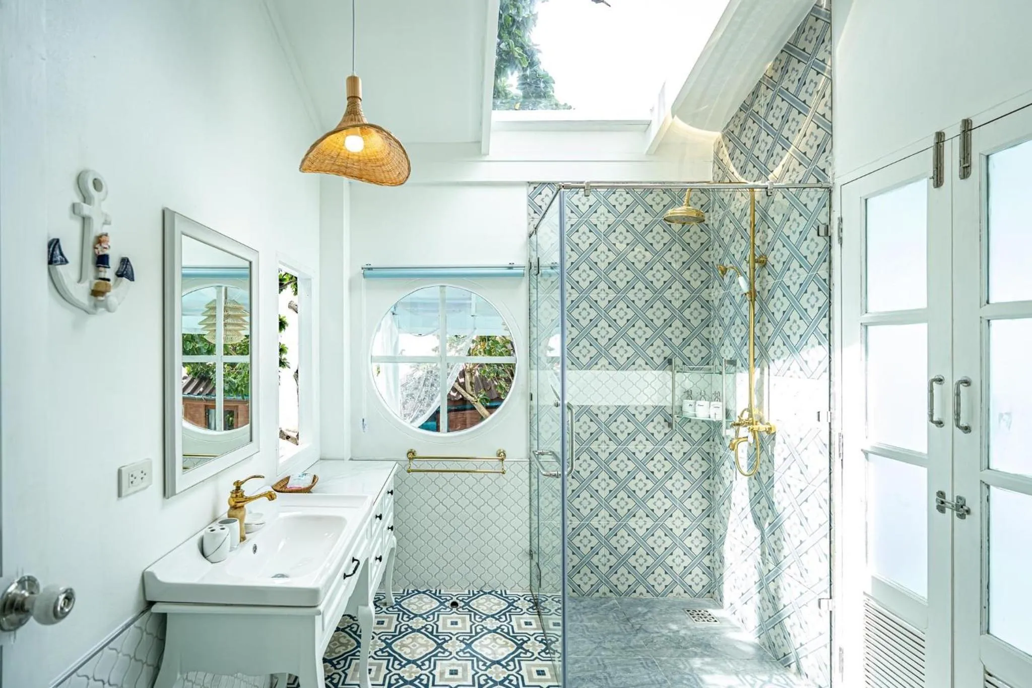 Bathroom in DD Hut Koh Tao