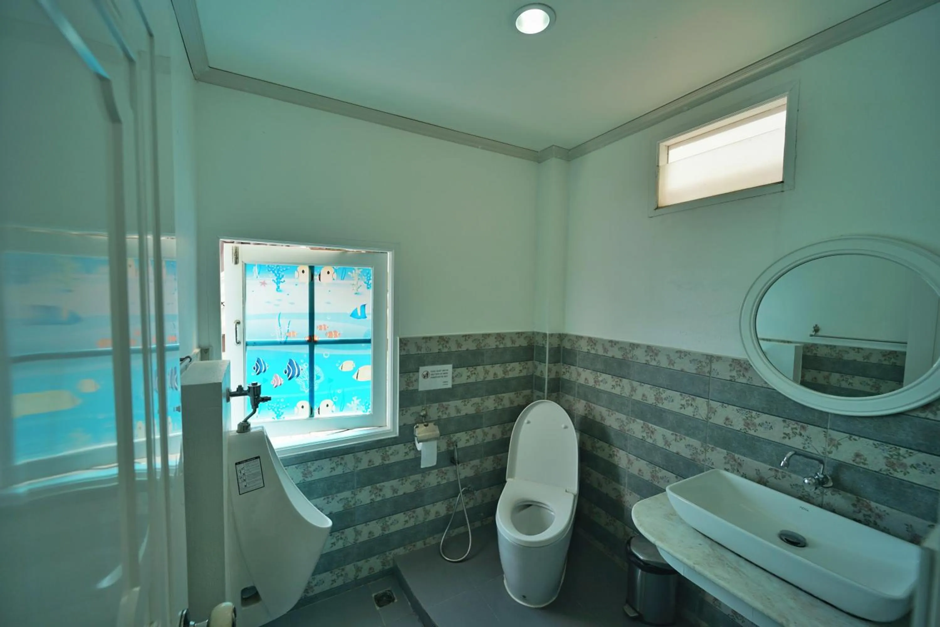 Bathroom in DD Hut Koh Tao