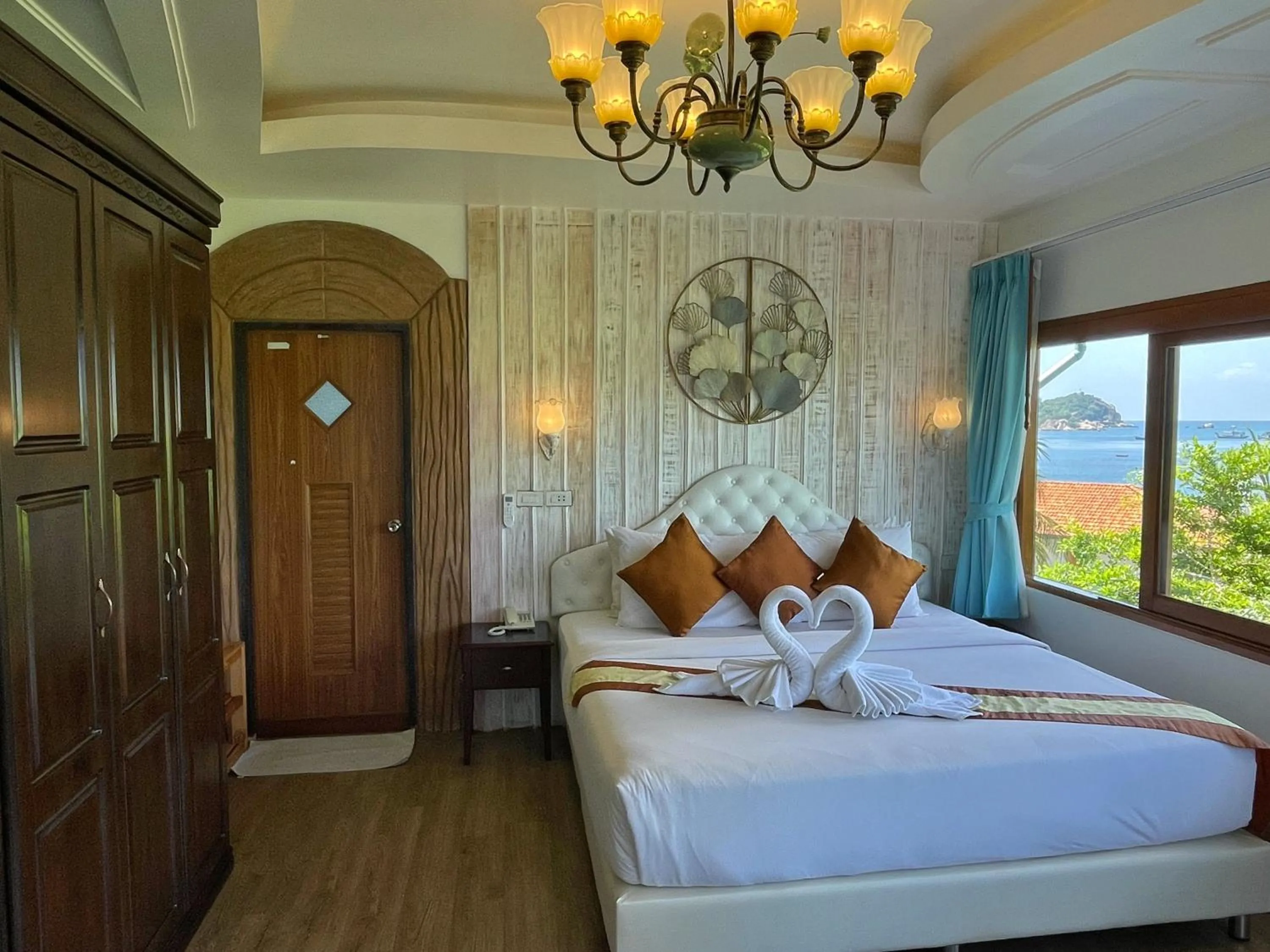 Bedroom, Bed in DD Hut Koh Tao