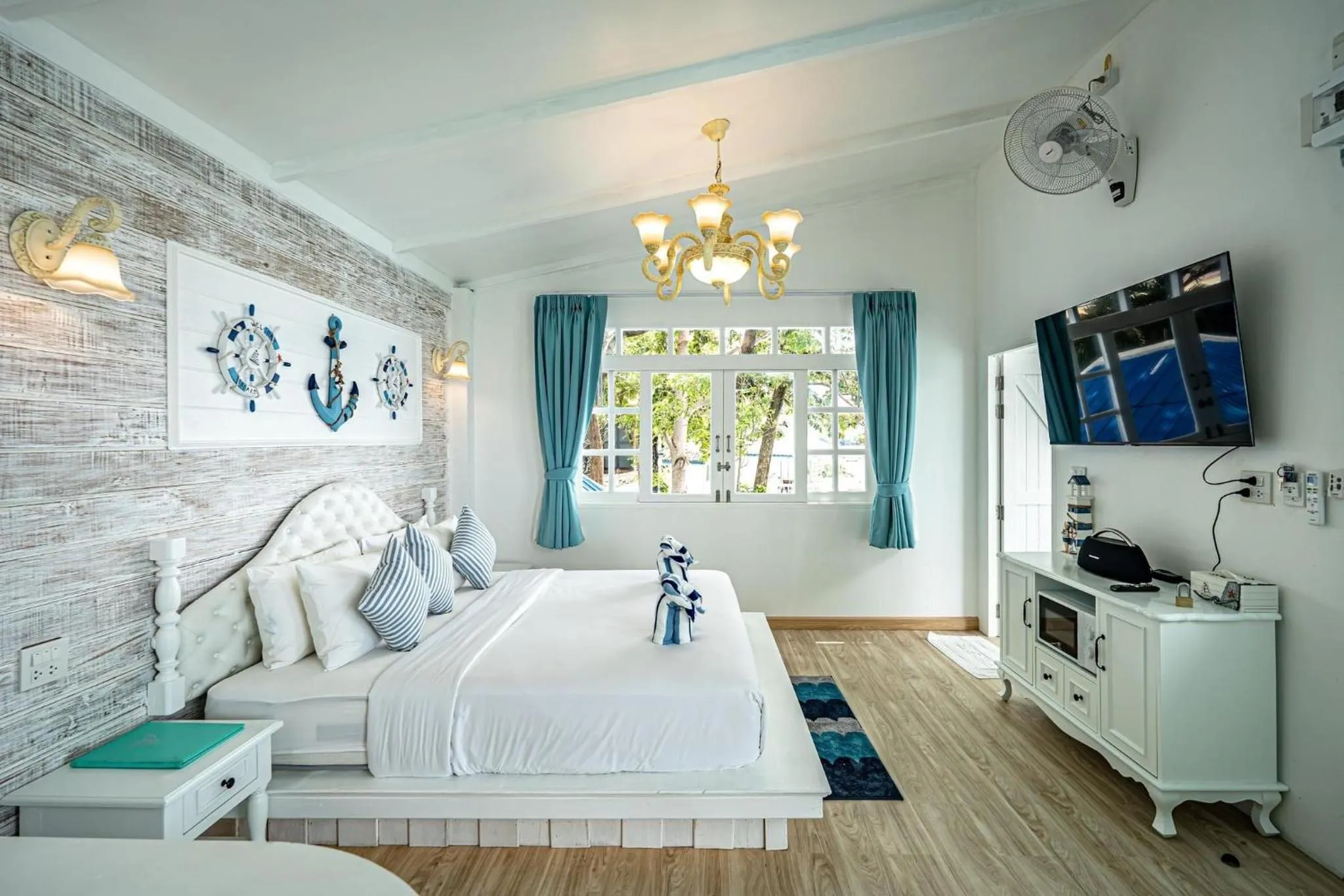 Bed in DD Hut Koh Tao