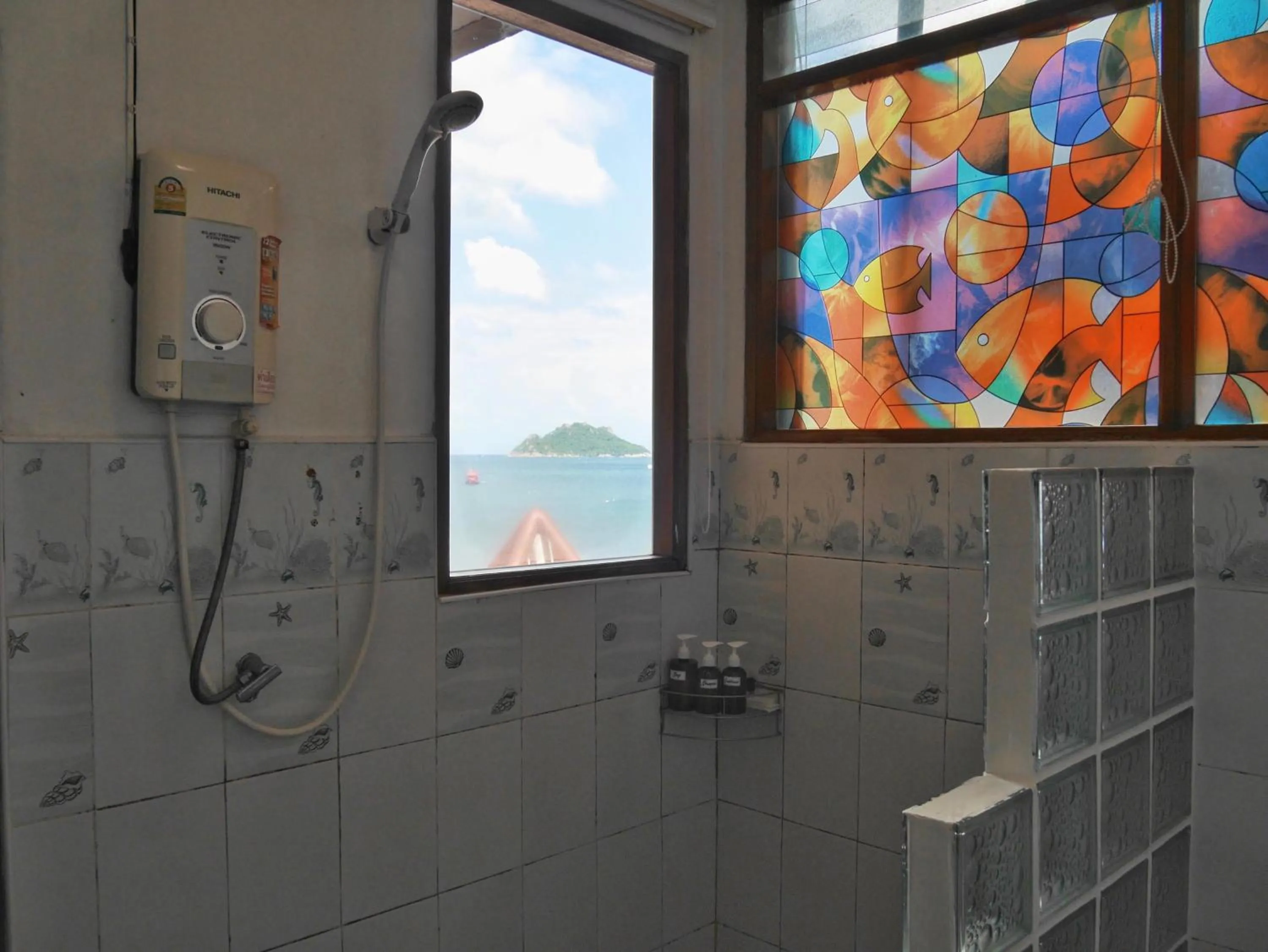Shower in DD Hut Koh Tao
