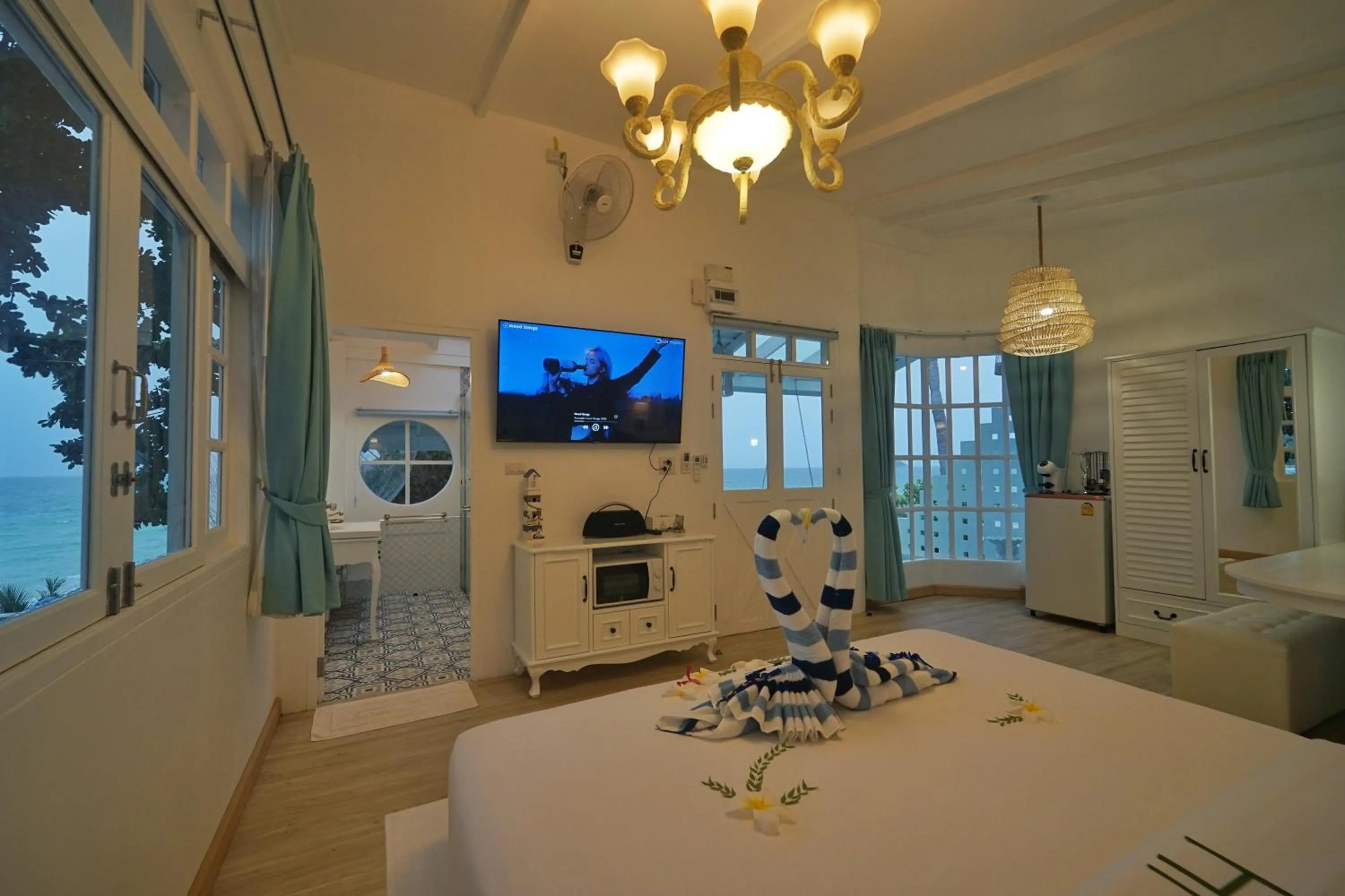 Bed in DD Hut Koh Tao